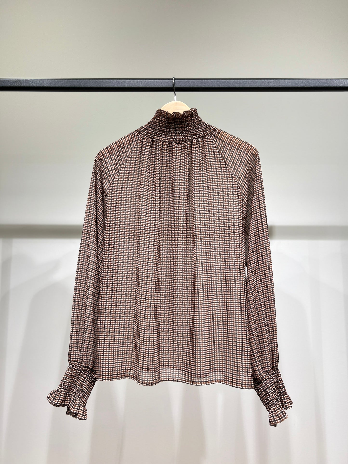 Blouse Col Montant Et Poignets Smocké Mousseline À Motifs