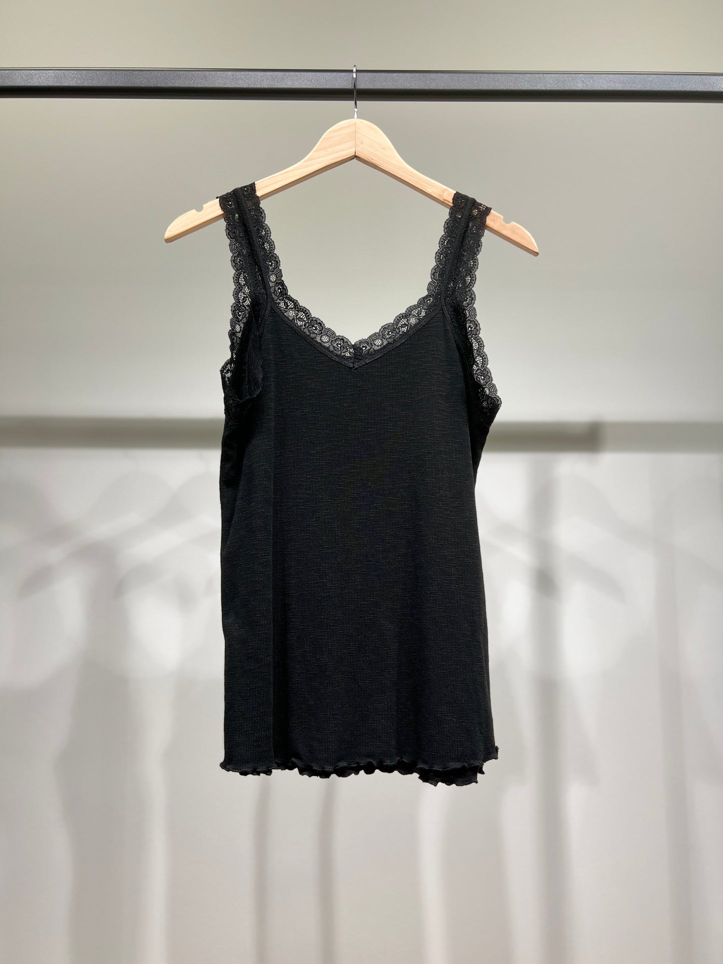 Débardeur Côtelé à Brettelles Fines à Dentelle 100% Coton