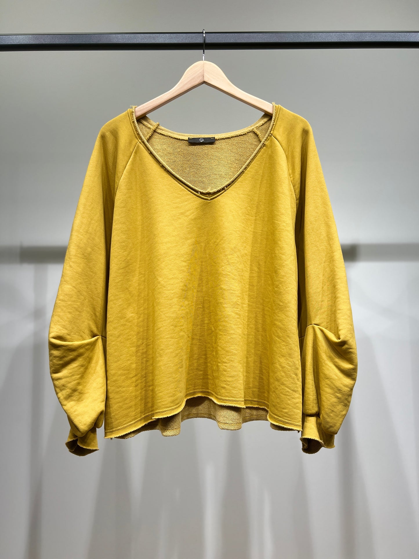 Sweat Large Col V Manches Bouffantes 70% Coton