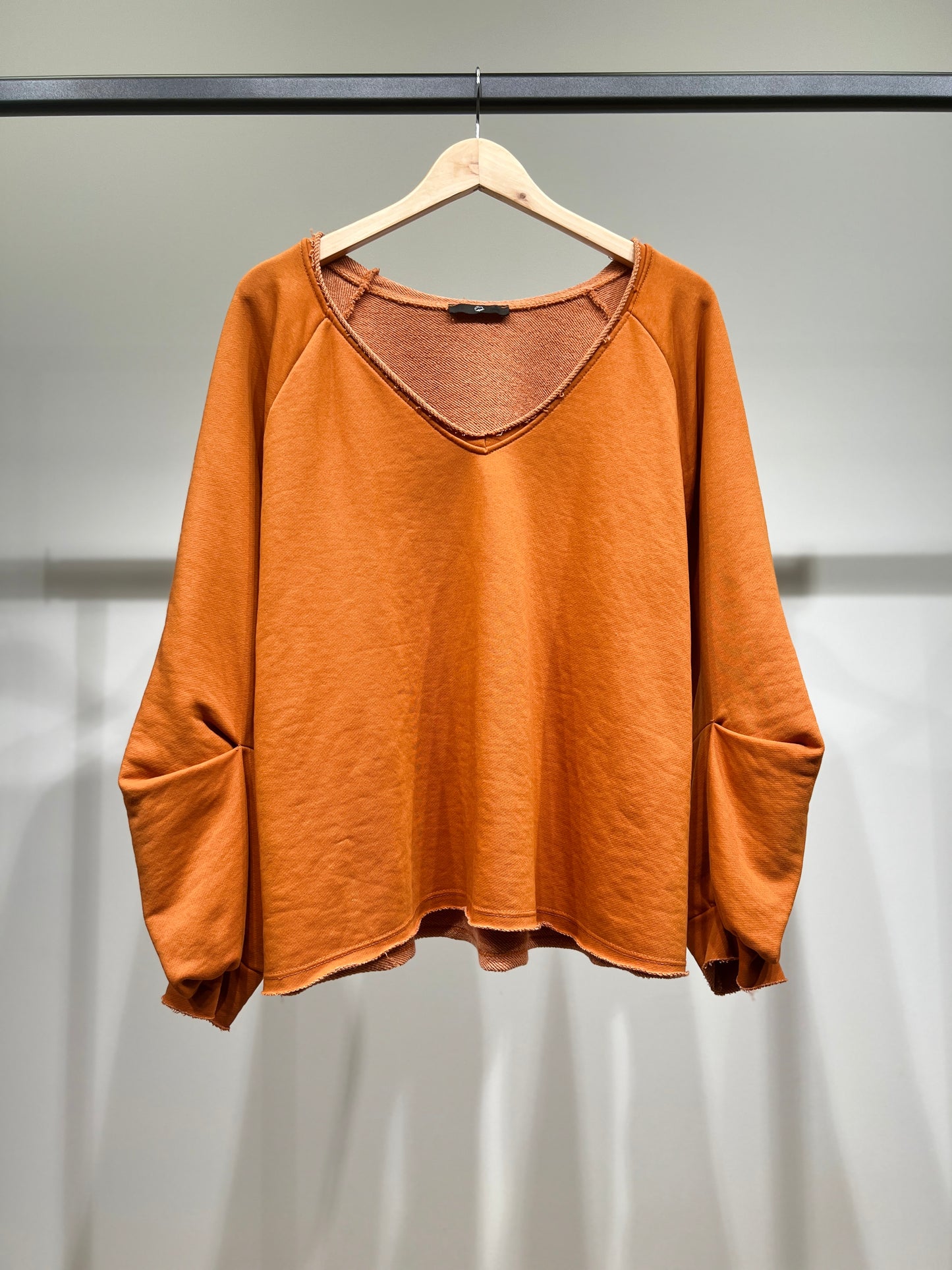 Sweat Large Col V Manches Bouffantes 70% Coton