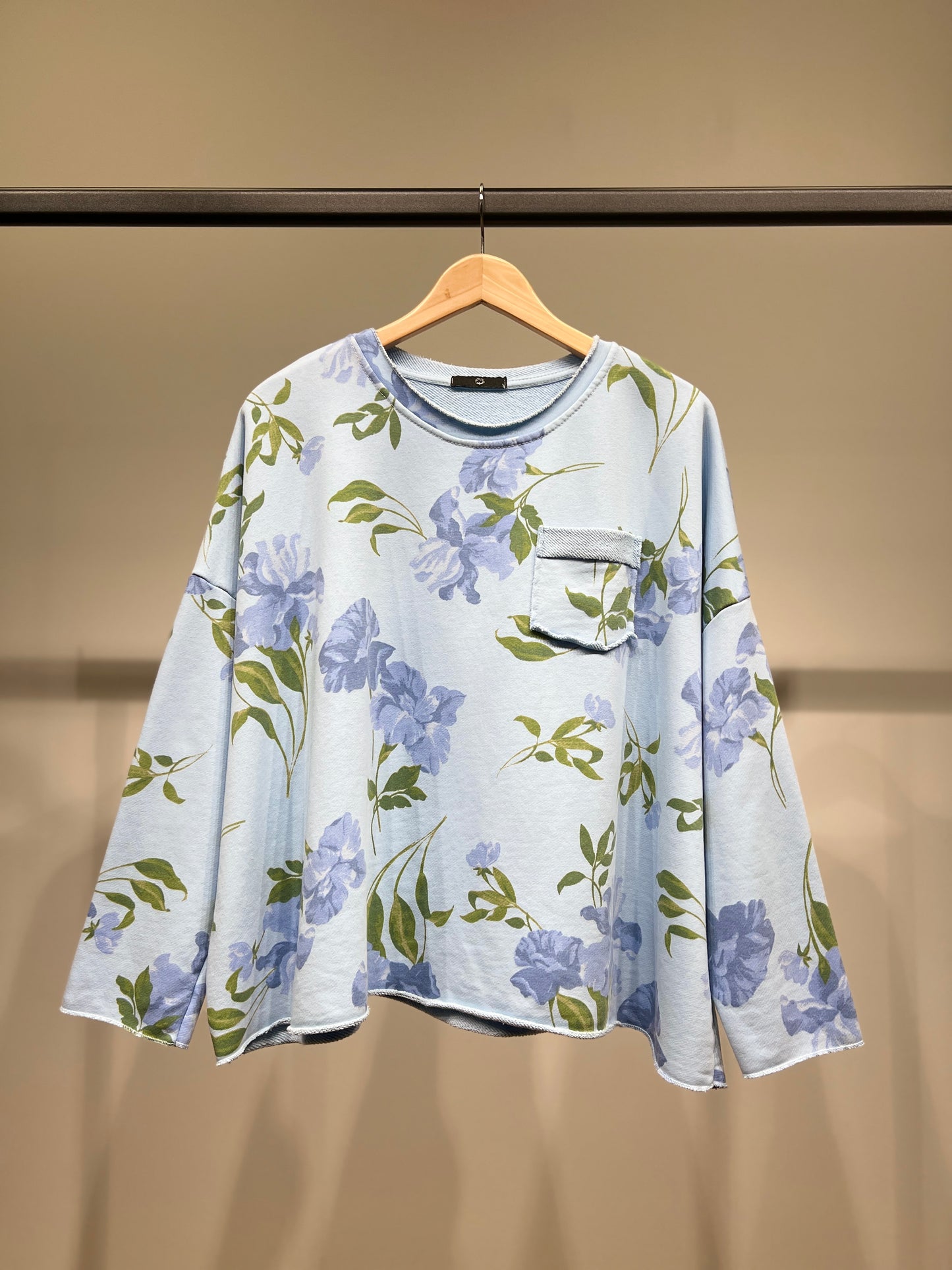 Pull Large à Motif Floral Et Poche Poitrine 70% Coton