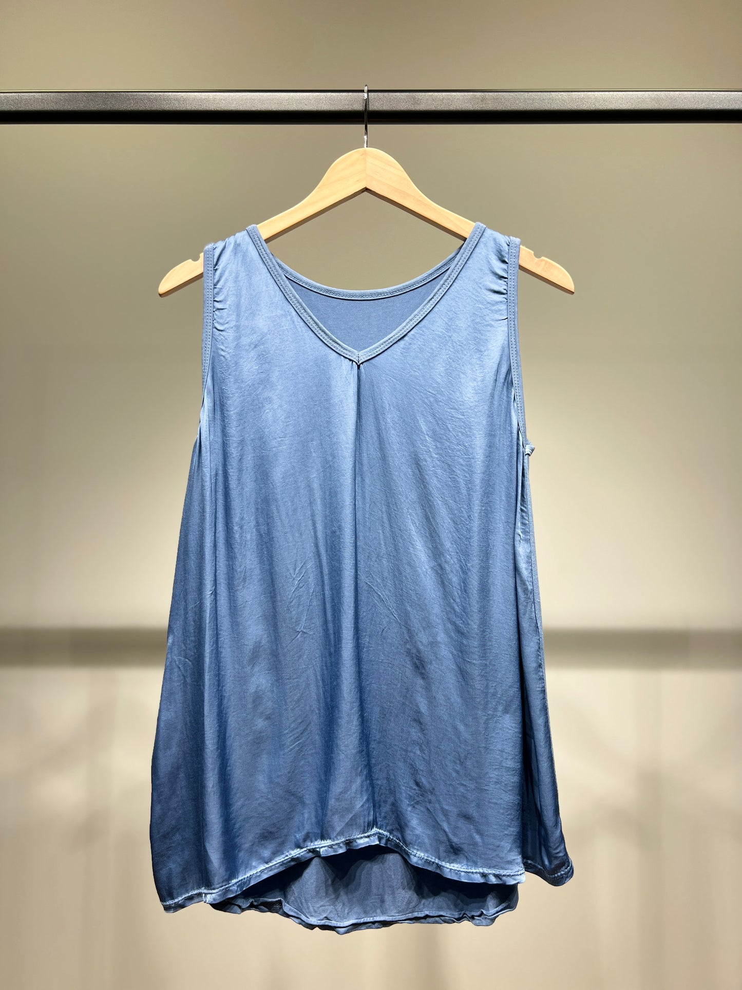 Débardeur Évasé Col V Satiné 100% Viscose