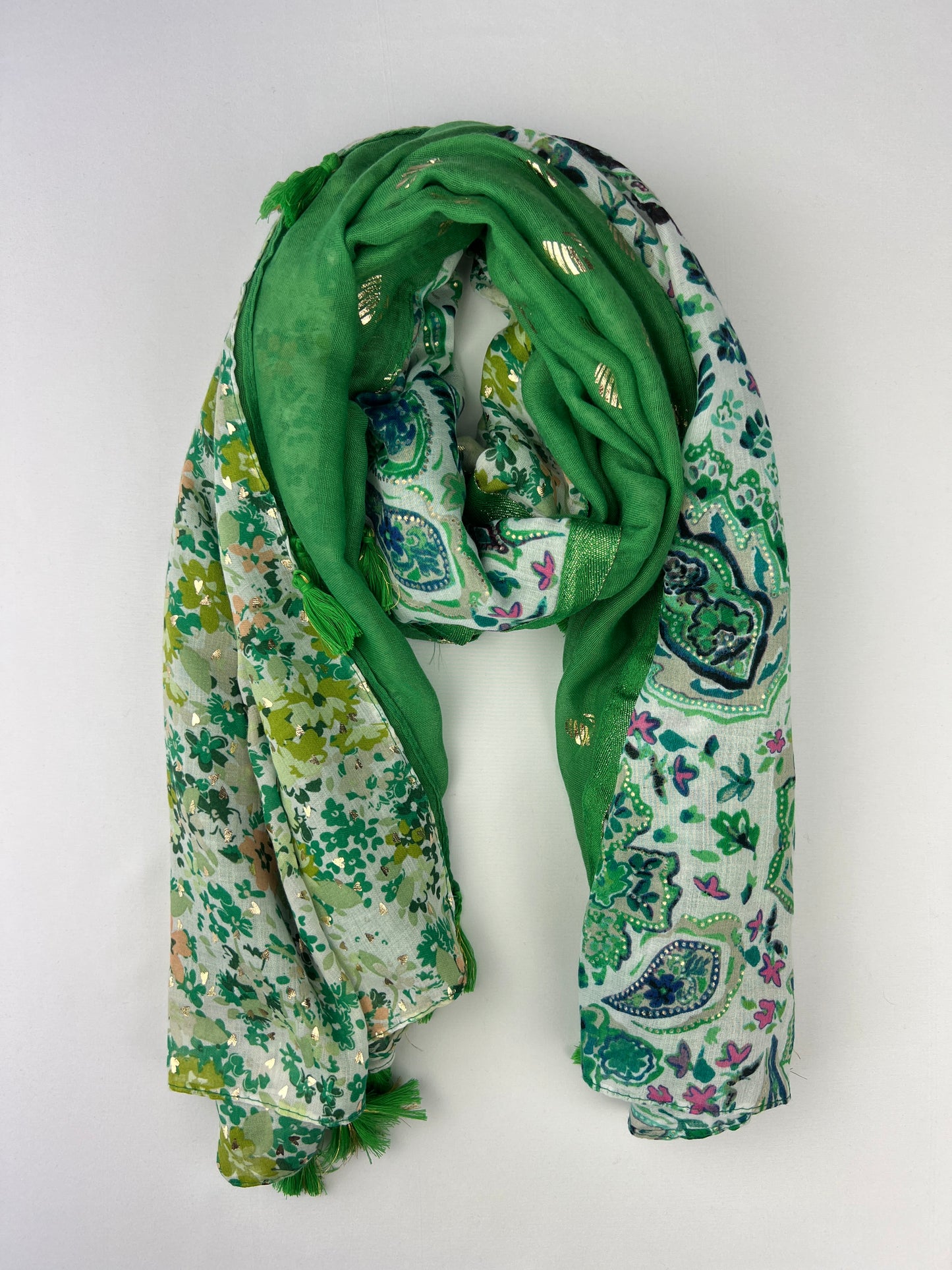 Foulard Carré à 4 Motifs Floral Détails Dorées Et Pampilles Taille 140x140