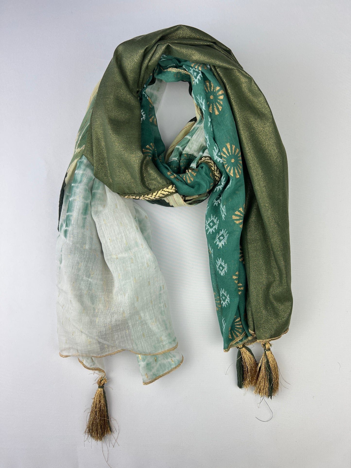 Foulard Carré 4 Motifs Ikat Aztèque Détails Dorés 75% Coton