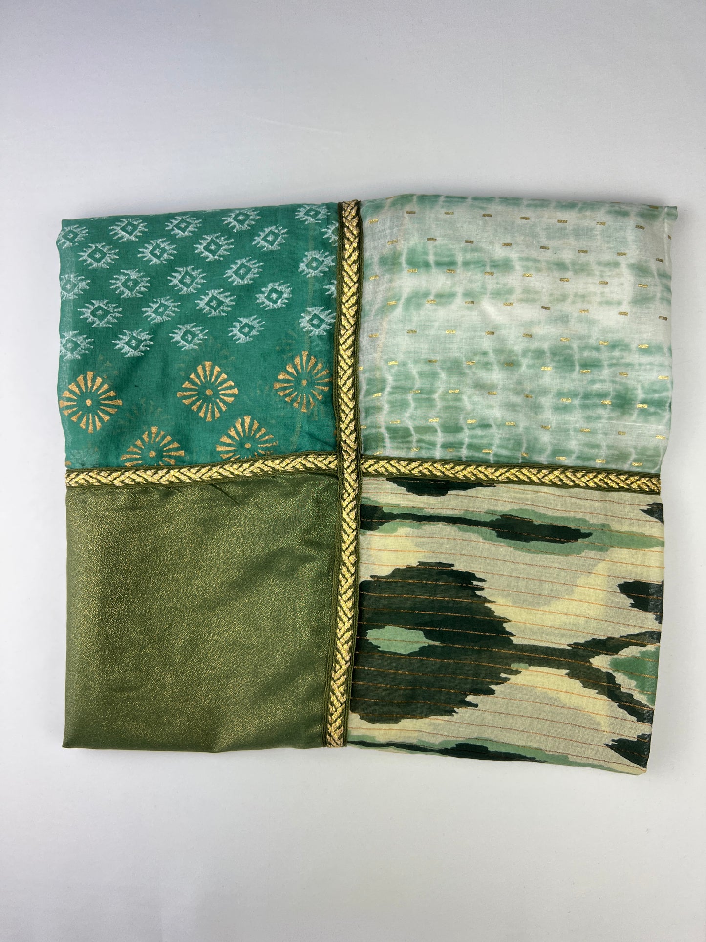 Foulard Carré 4 Motifs Ikat Aztèque Détails Dorés 75% Coton