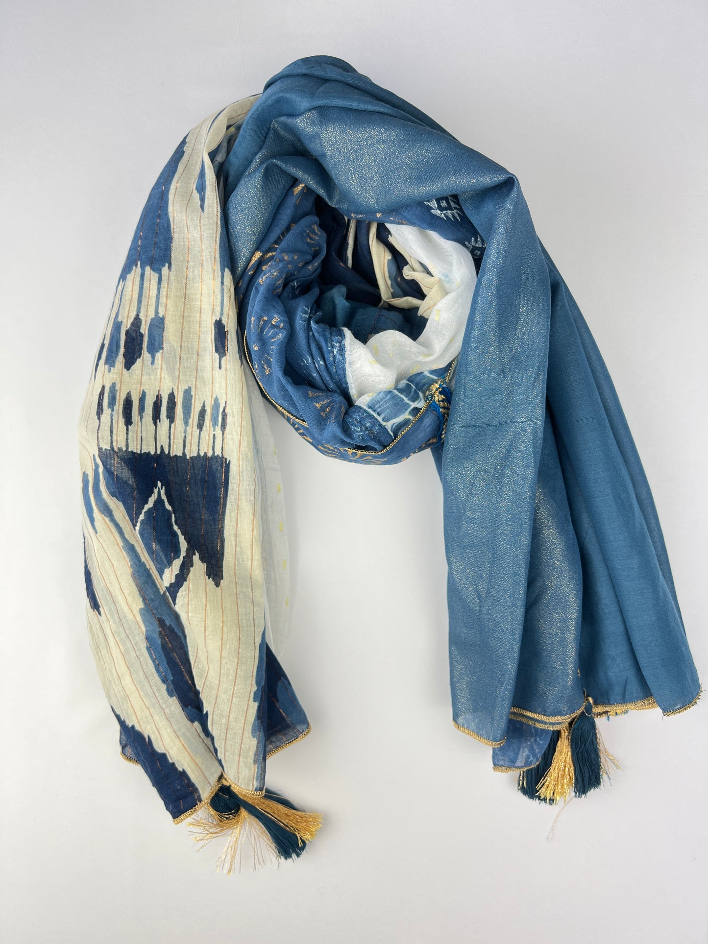 Foulard Carré 4 Motifs Ikat Aztèque Détails Dorés 75% Coton