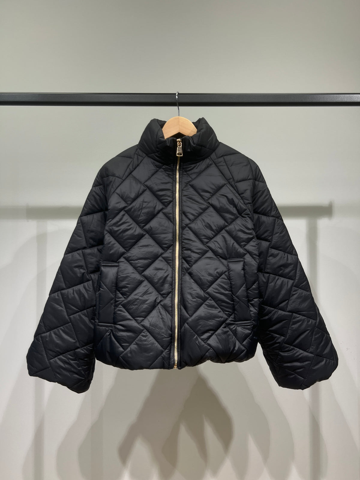 Veste Doudoune Courte Zippé Matelassée Col Montant Manches Bouffantes Poches