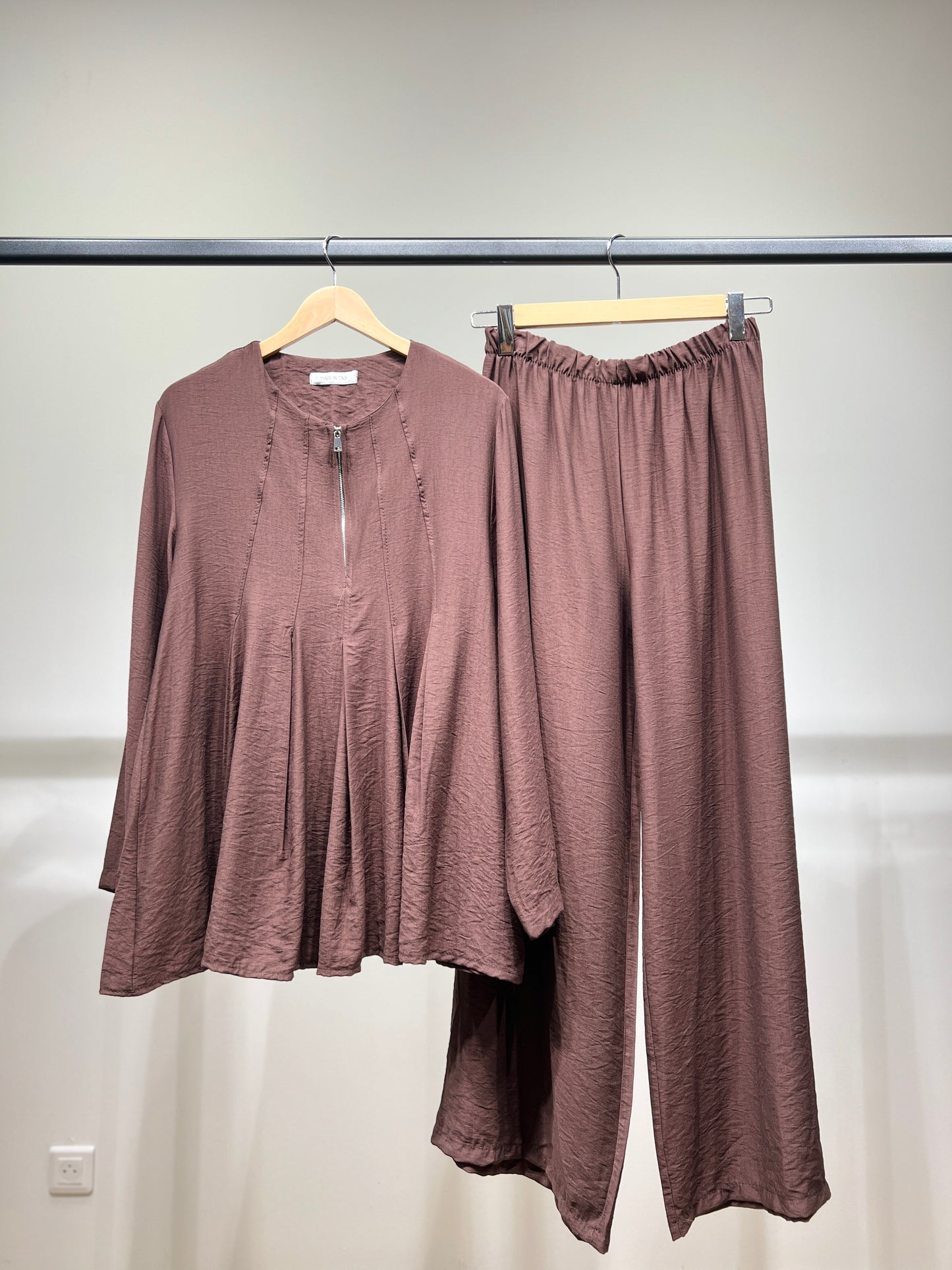 Ensemble Top & Pantalon Col Zippé Plissé En Viscose Nylon