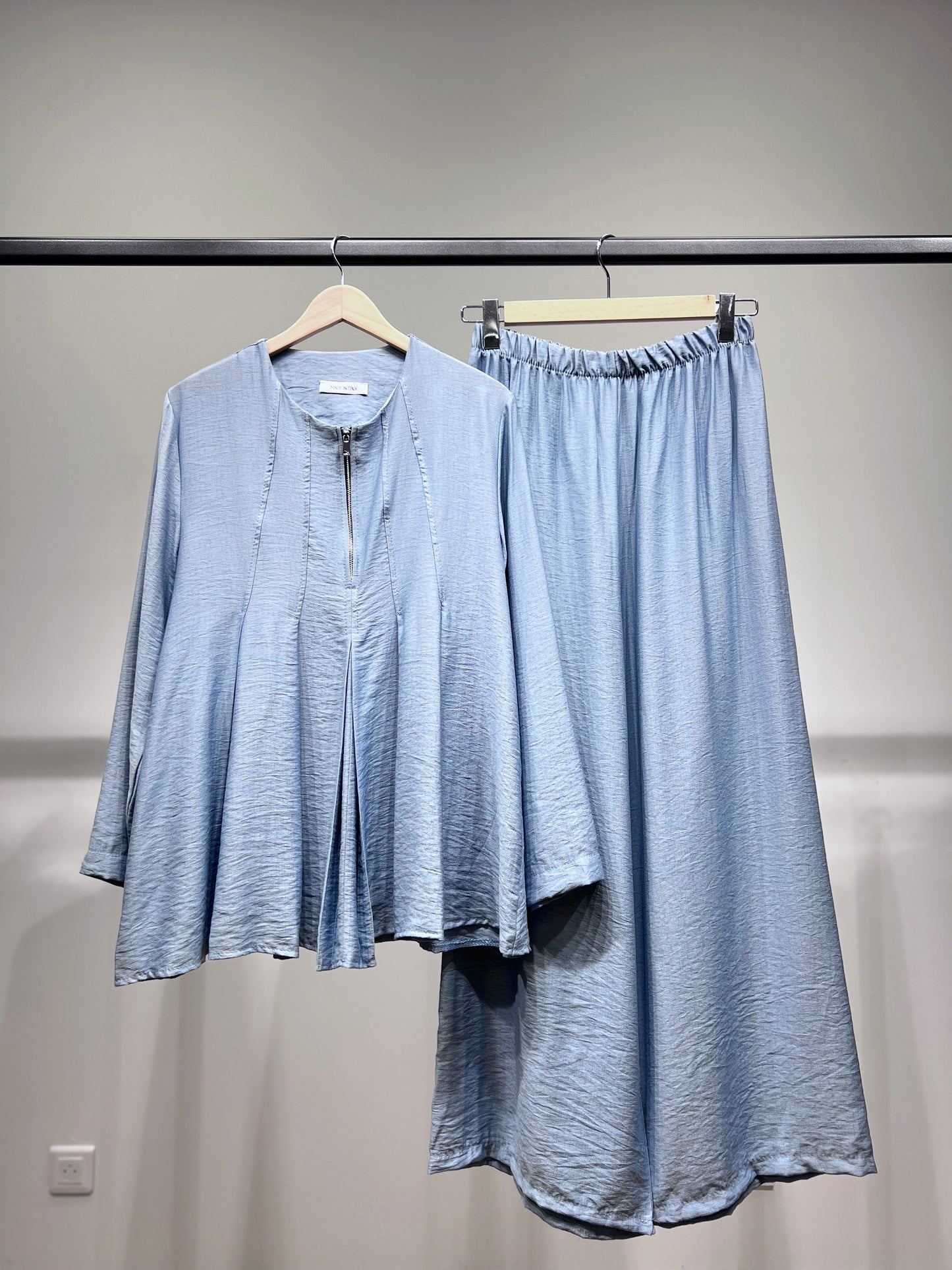 Ensemble Top & Pantalon Col Zippé Plissé En Viscose Nylon