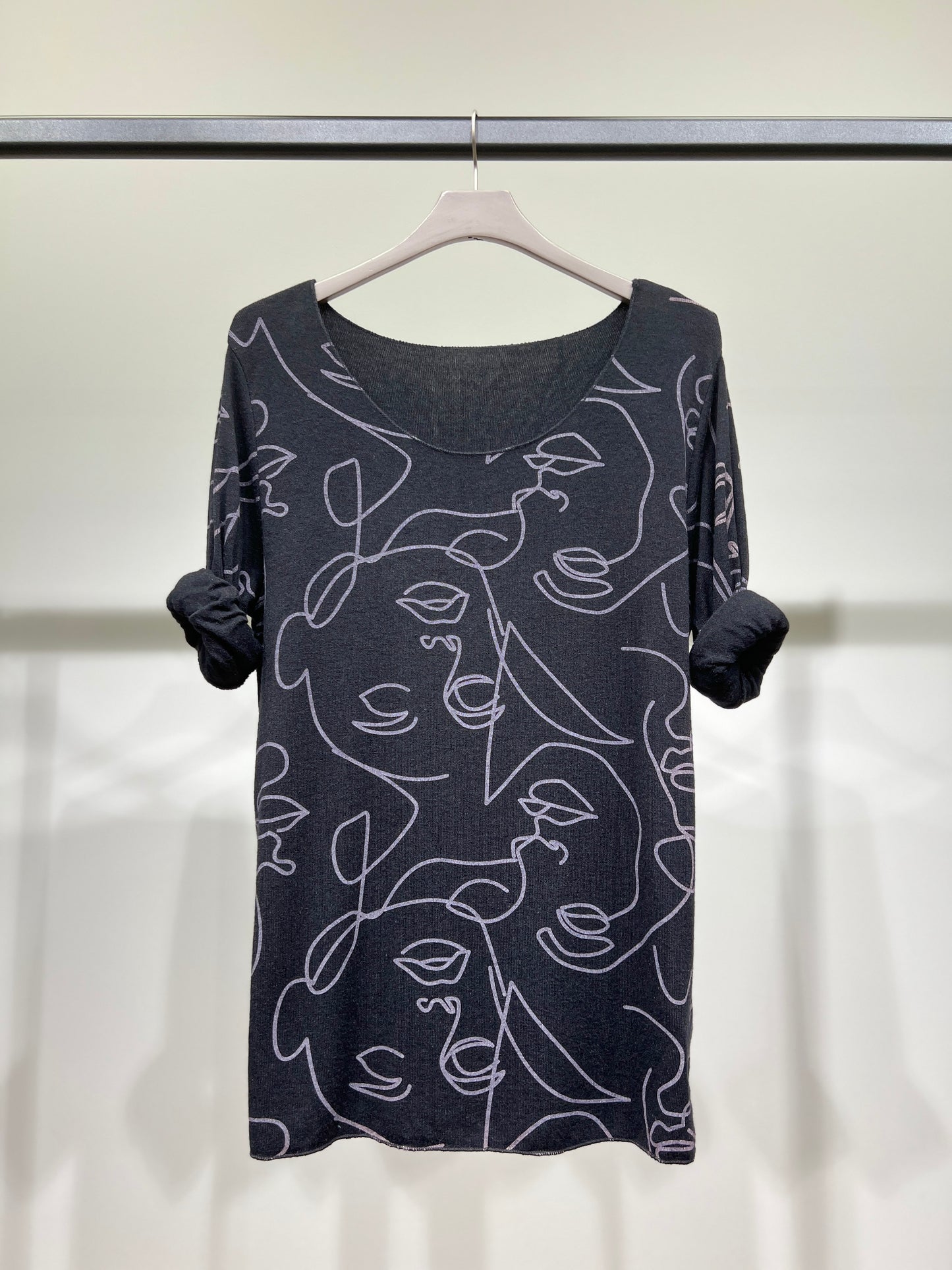 T-Shirt Manche Longue Col Rond à Motif Visages