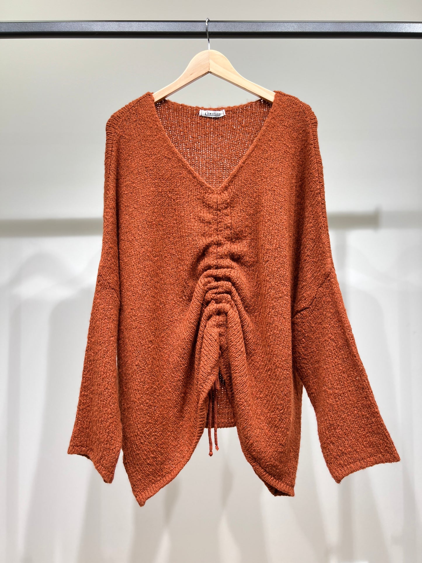 Pull Maille Large Col V Lien Froncé 18% Laine