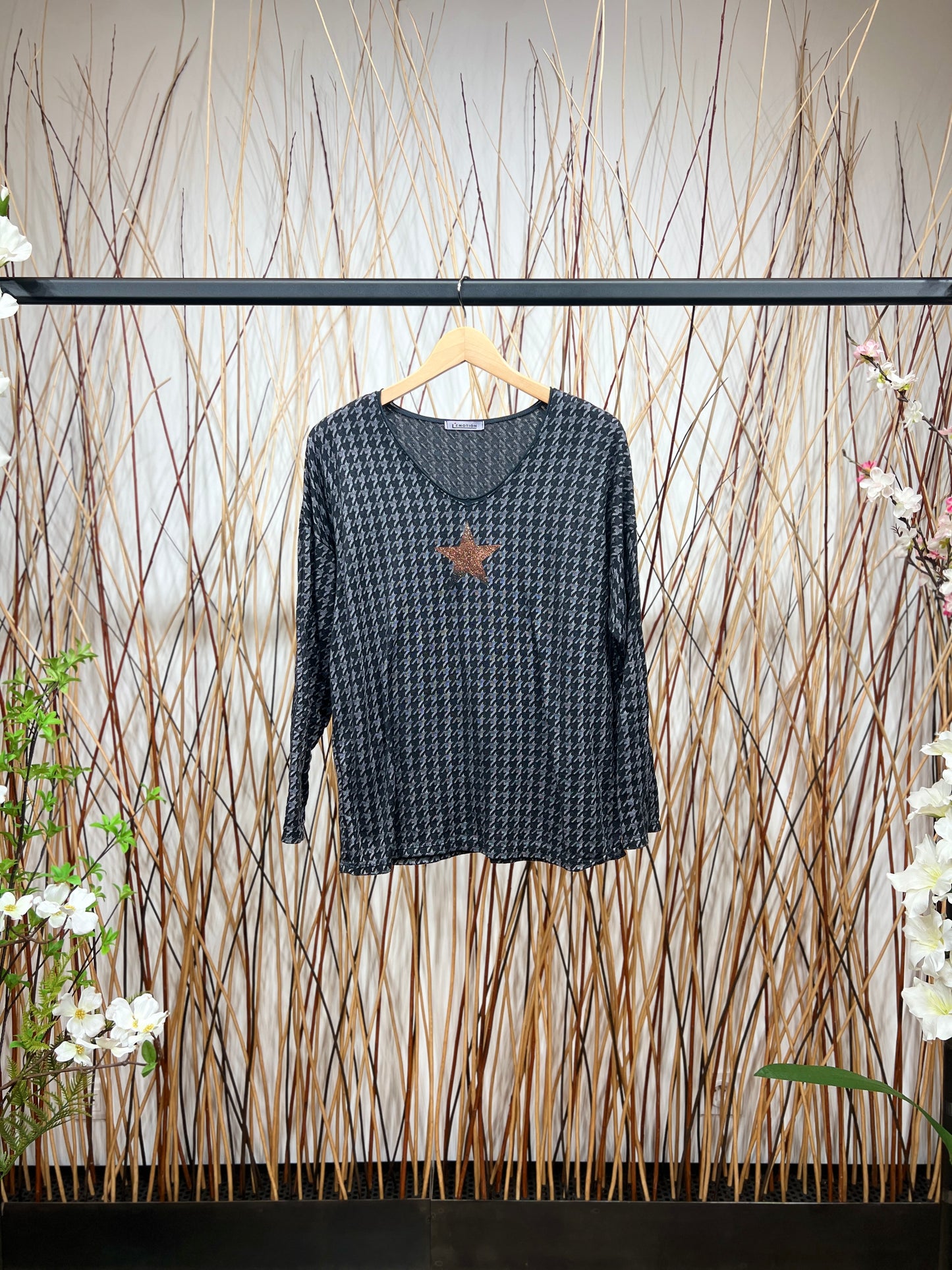 Round Neck T-Shirt with Houndstooth Pattern and Star Print