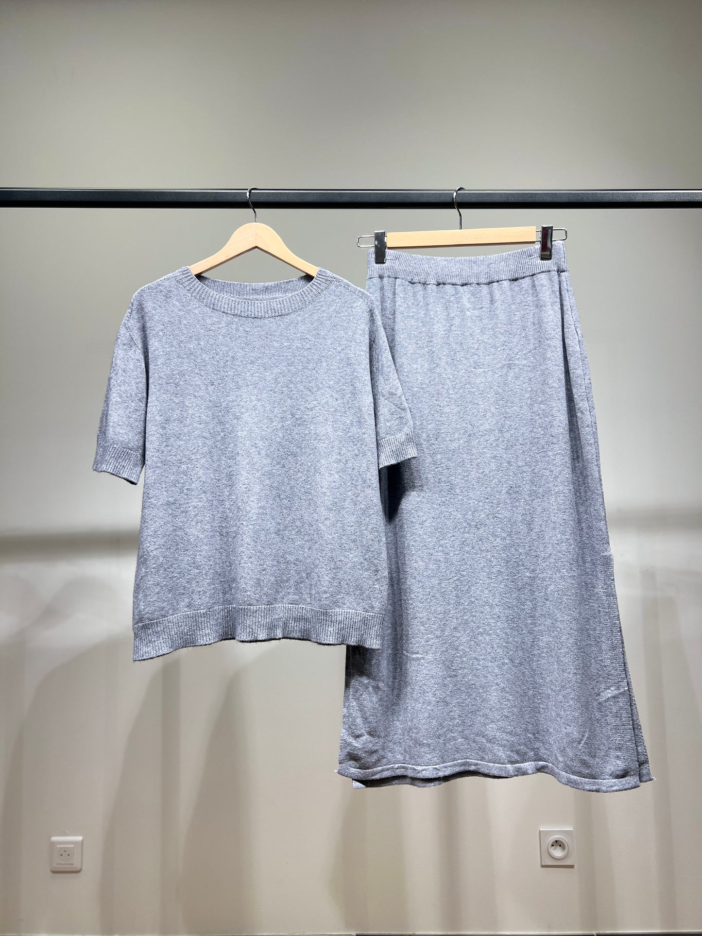 Ensemble Pull Jupe Manche Courte Bords-Côtes à Fente