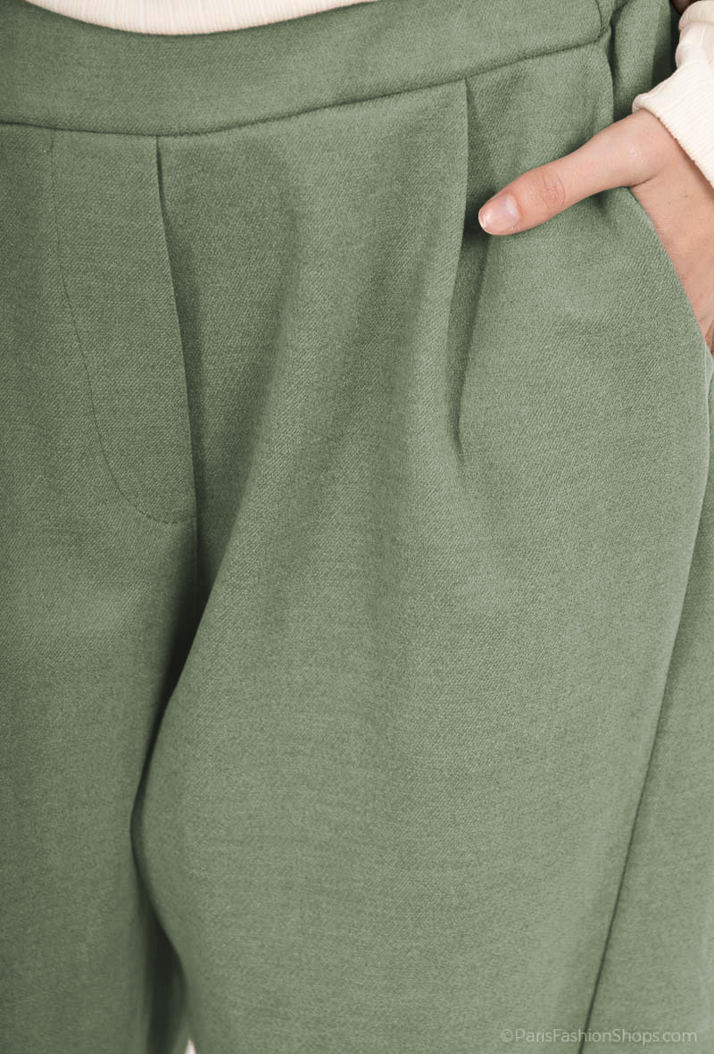Wide-legged balloon pants with elastic waistband