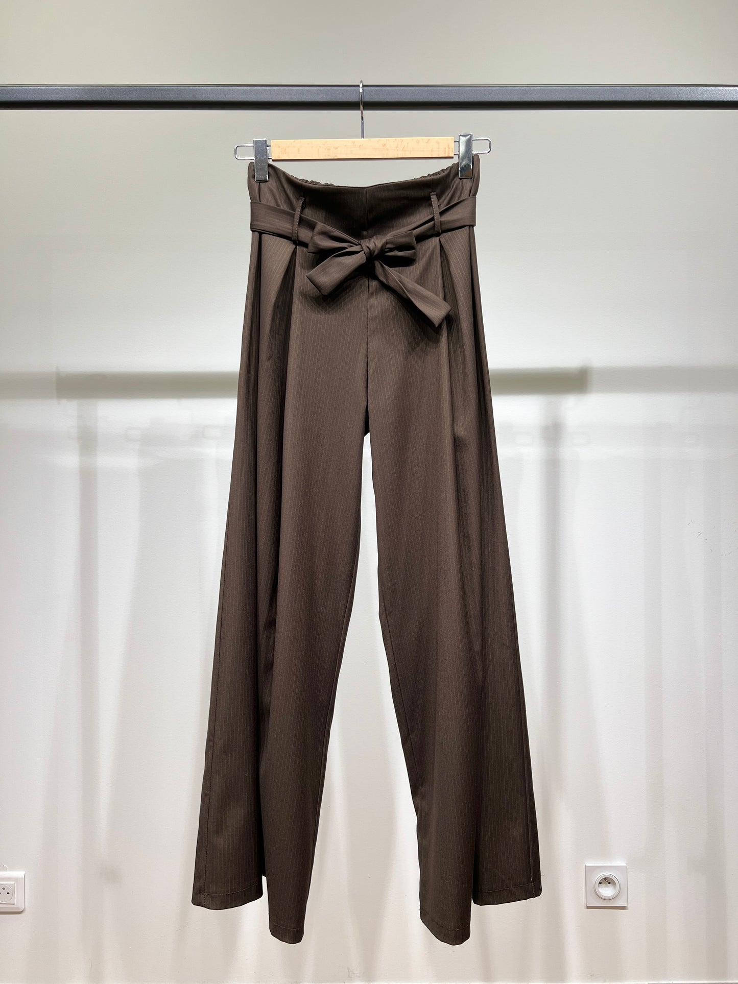 Pantalon Large Rayures Fines à Ceinture Tissu