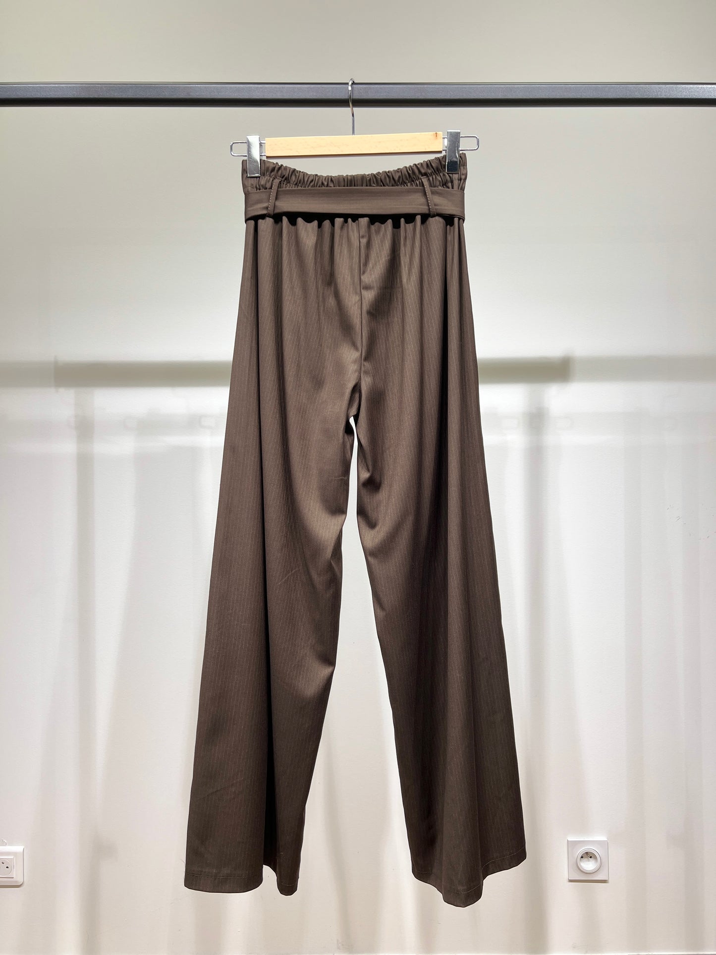 Pantalon Large Rayures Fines à Ceinture Tissu