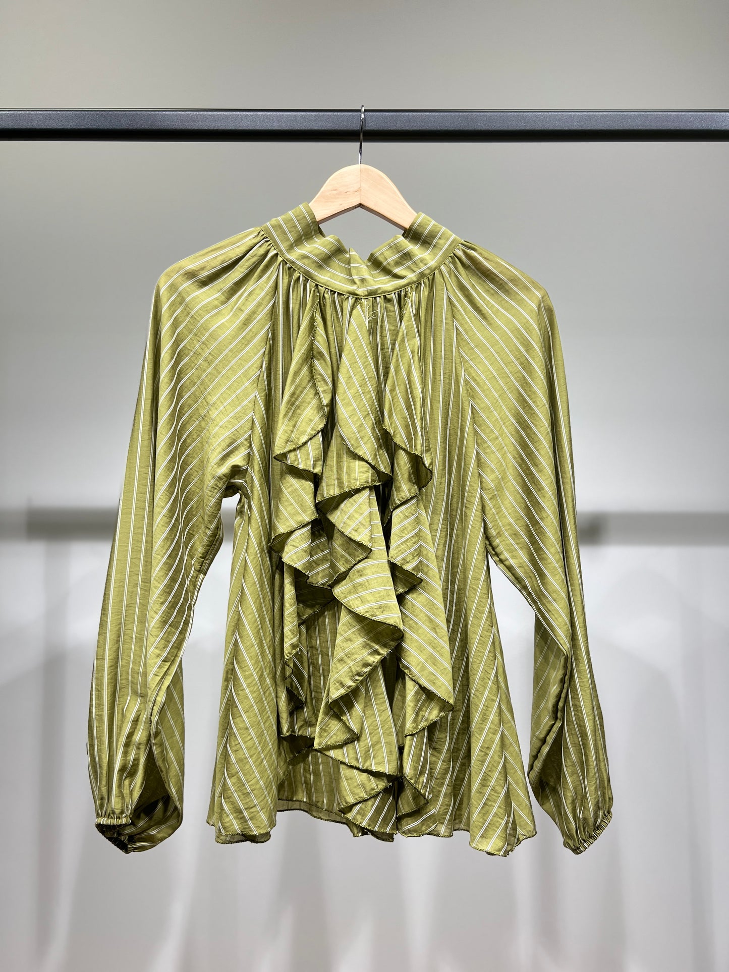 Chemisier Rayé à Volants Col Nœud Arrière Manches Bouffantes Élastique