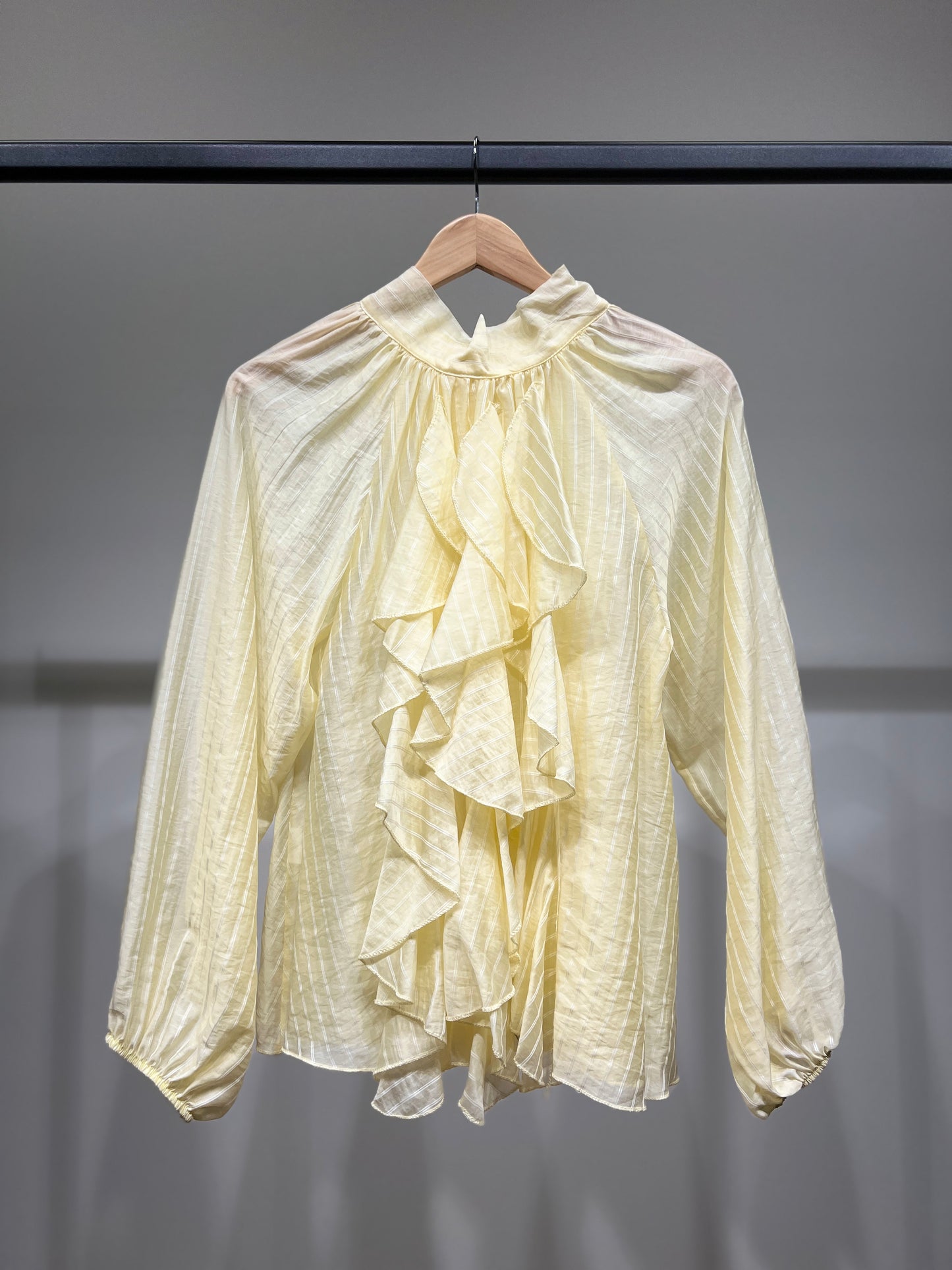 Chemisier Rayé à Volants Col Nœud Arrière Manches Bouffantes Élastique