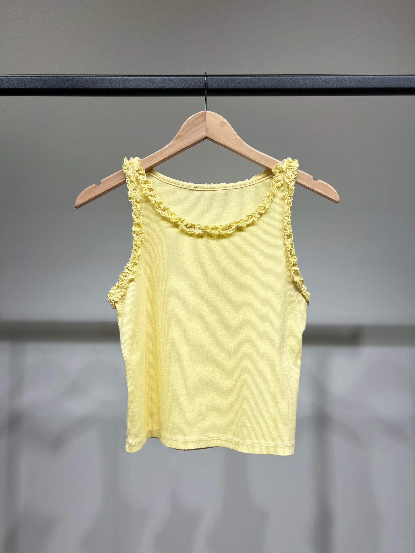 Débardeur Crop Top Col Rond Côtelé à Froufrous 90% Coton