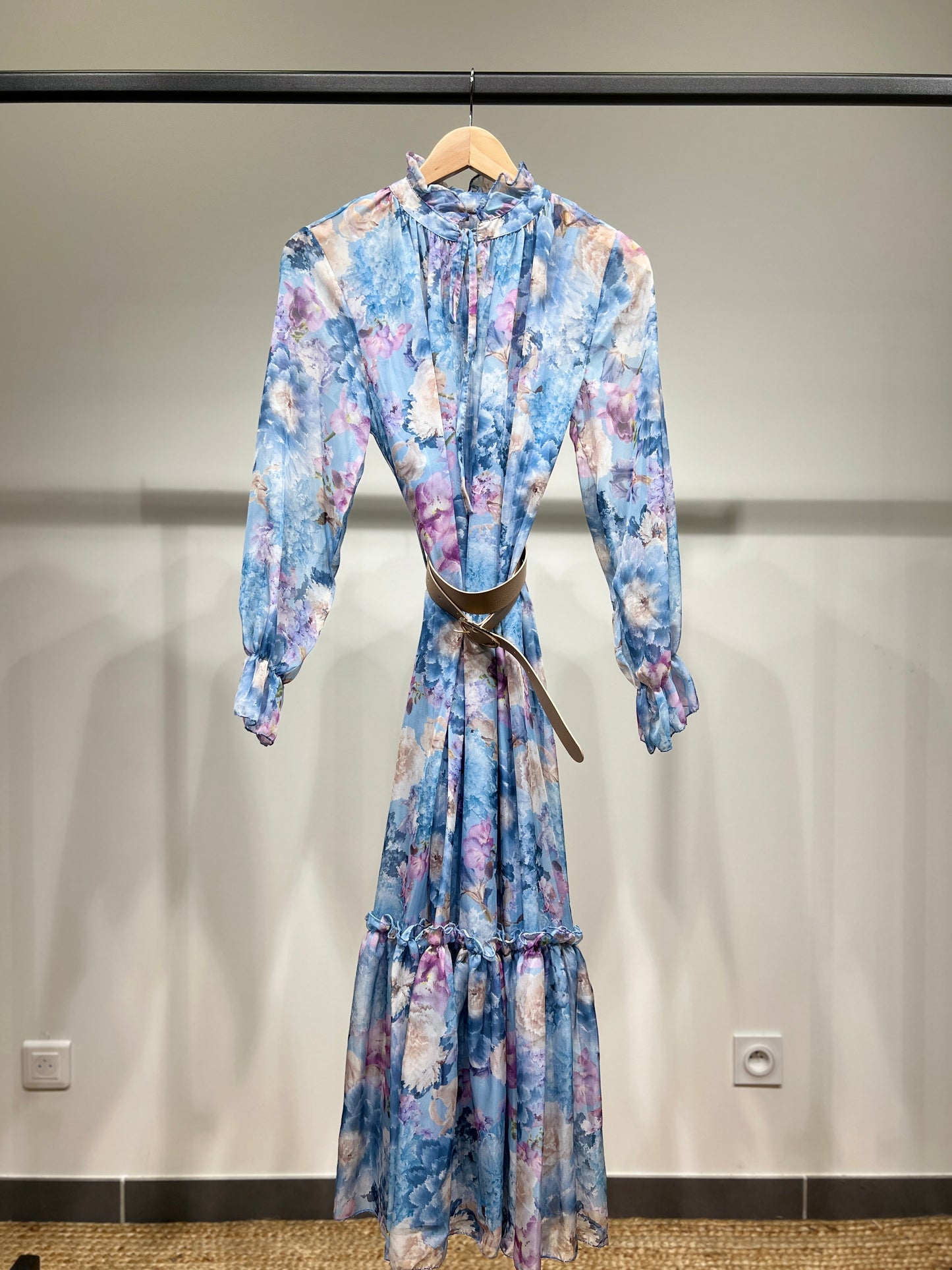 Ensemble Robe D'Été Mousseline & Doublure Robe Col V à Motif Fleuri Col Lavallière Manche Bouffante & Ceinture