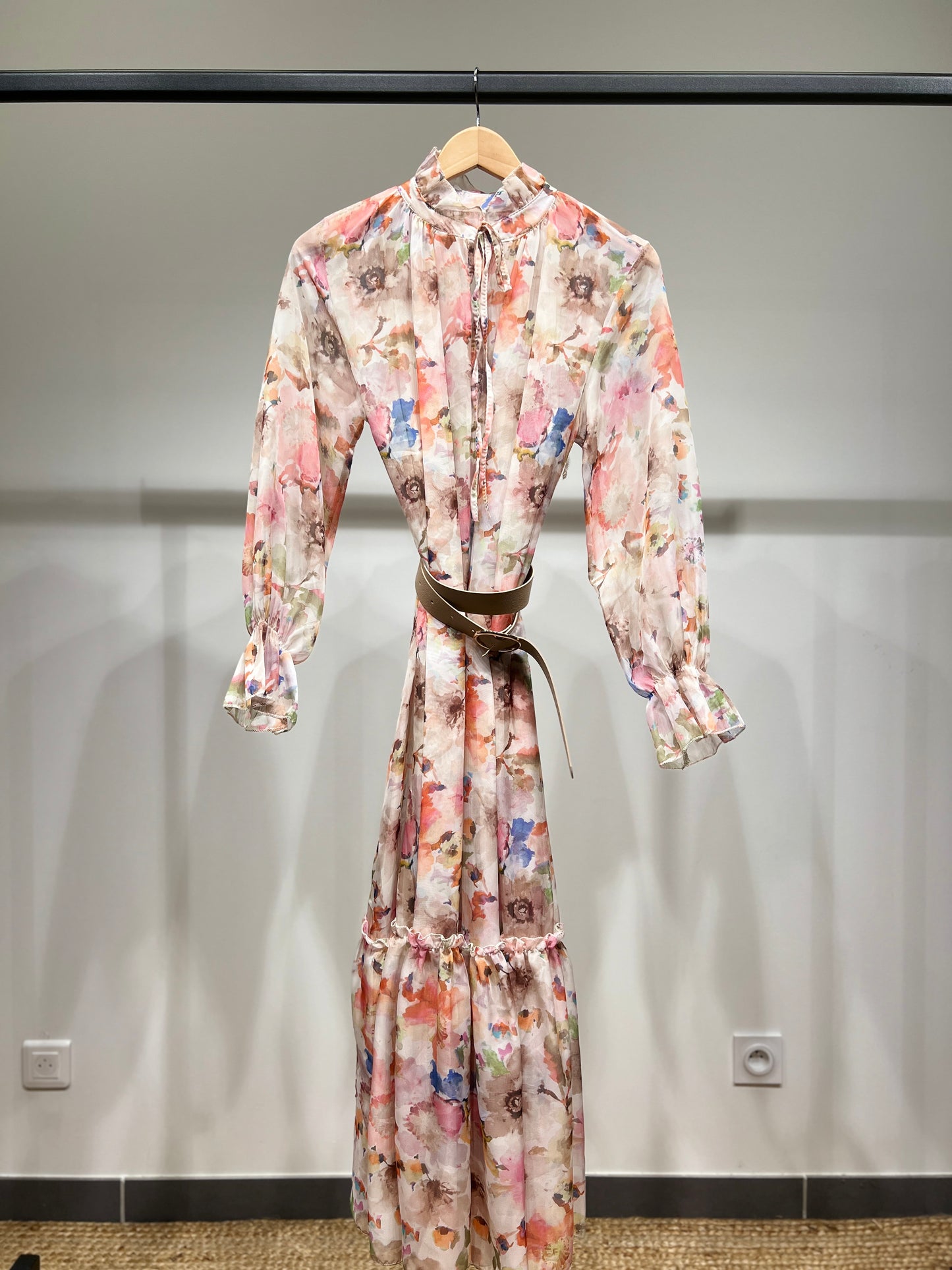 Ensemble Robe D'Été Mousseline & Doublure Robe Col V à Motif Fleuri Col Lavallière Manche Bouffante & Ceinture