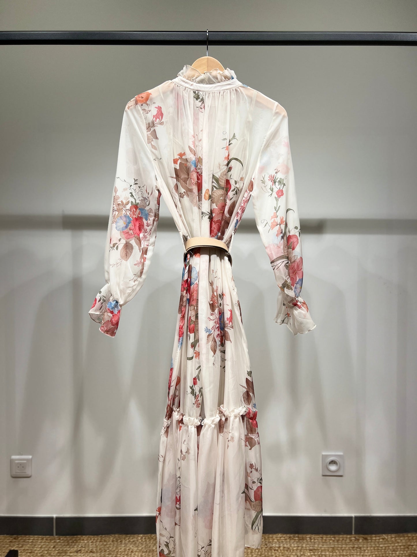 Ensemble Robe D'Été Mousseline & Doublure Robe Col V à Motif Fleuri Col Lavallière Manche Bouffante & Ceinture