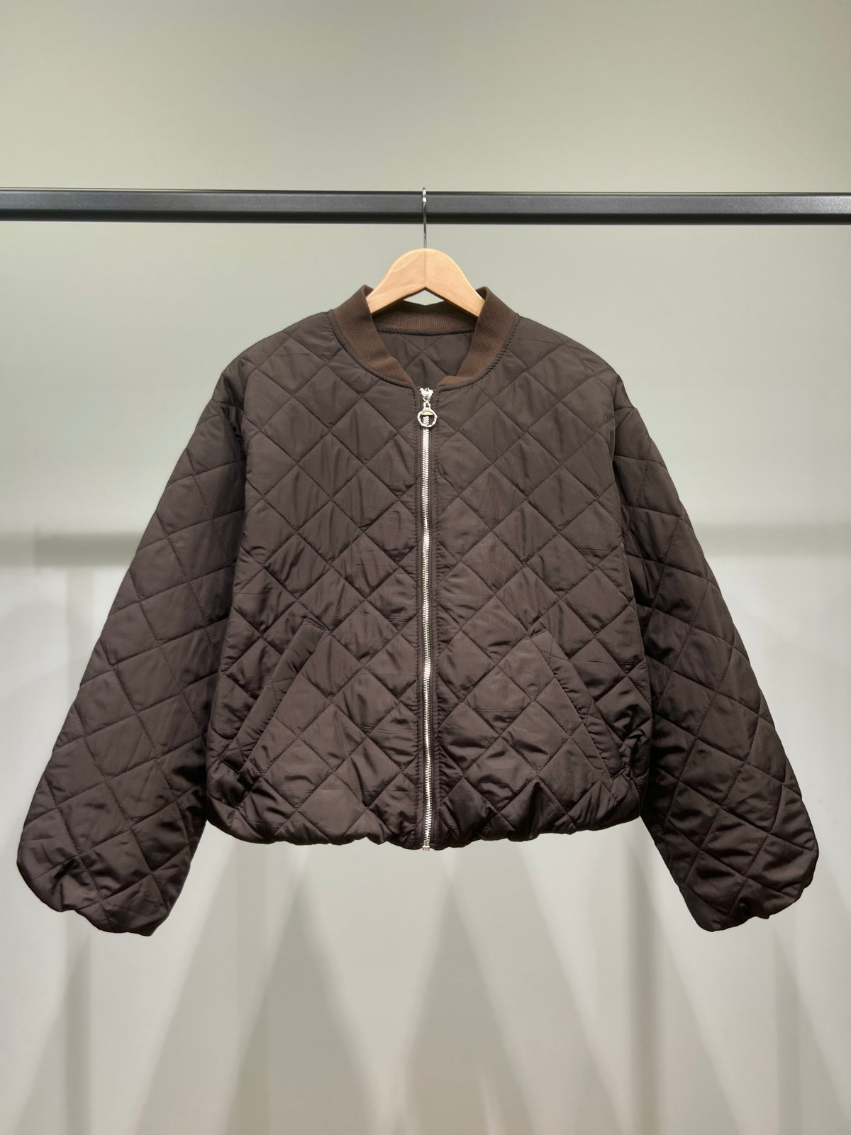 Blouson Matelassé Losange Large Zippé à Poches Manches Ballon