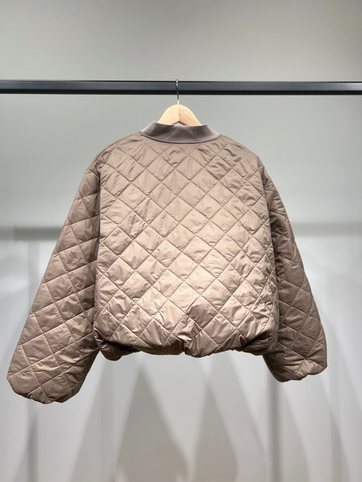 Blouson Matelassé Losange Large Zippé à Poches Manches Ballon