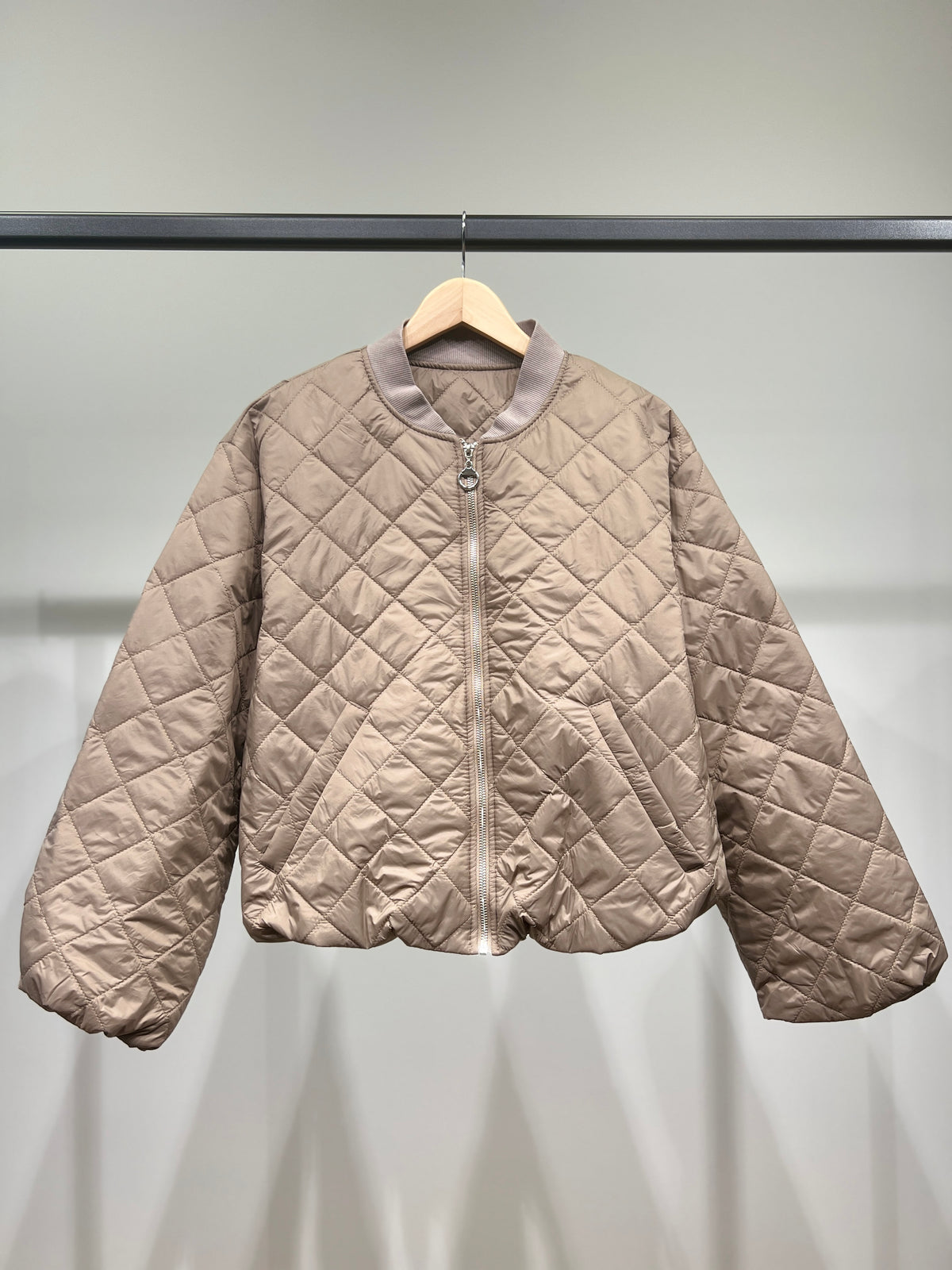 Blouson Matelassé Losange Large Zippé à Poches Manches Ballon