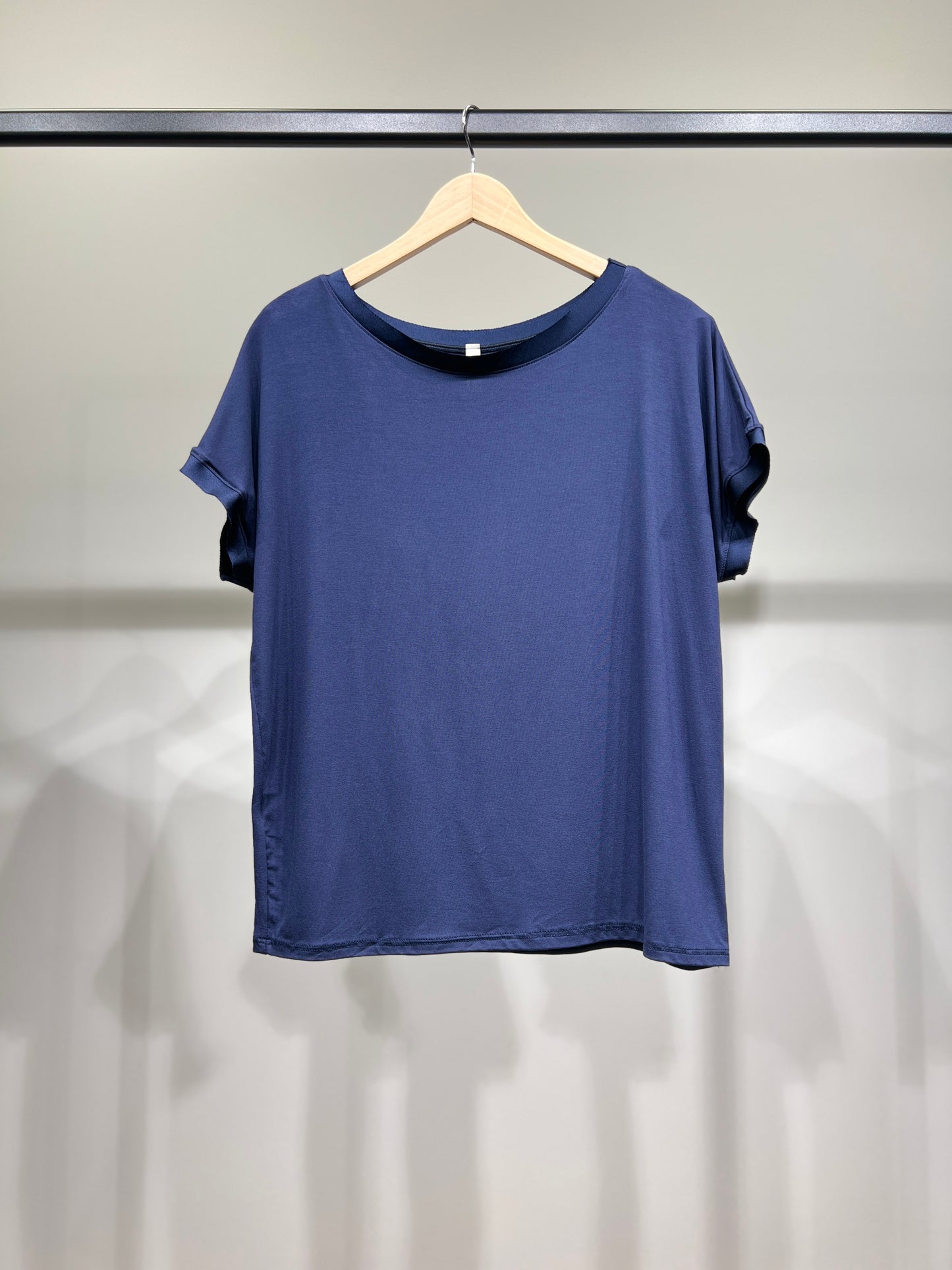 T-Shirt Manche Courte Effet Satiné Encolures Doublés