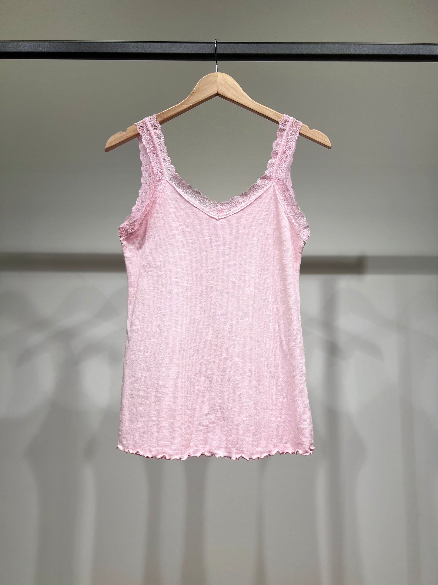 Débardeur Côtelé à Brettelles Fines à Dentelle 100% Coton