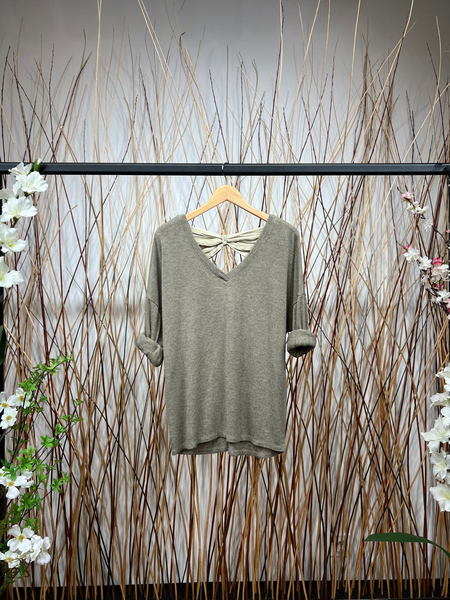 T-Shirt Manche Longue Col V Ouverture Dos Nœud Décoratif