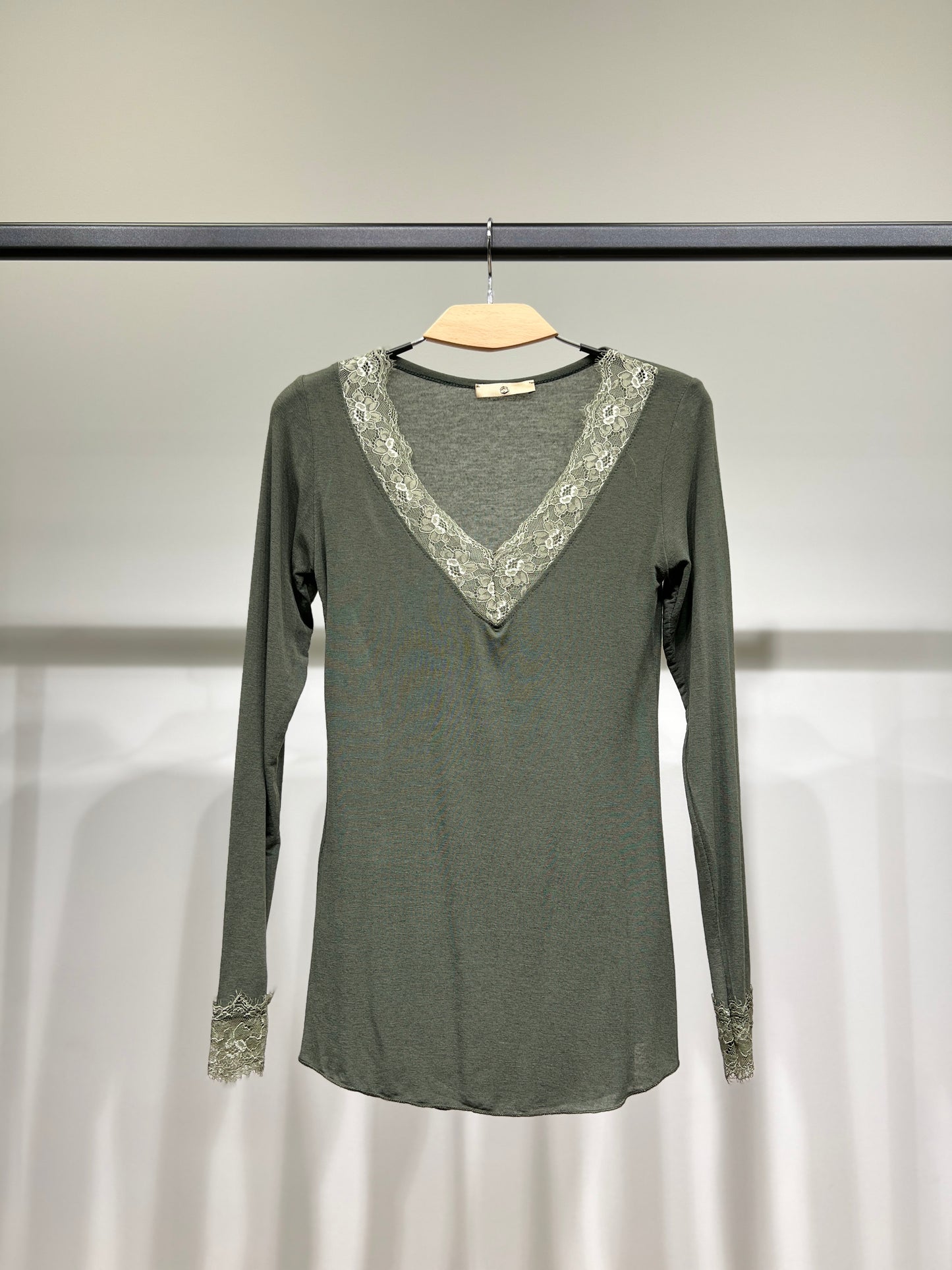 T-Shirt Léger Col V Manches Longue Dentelles 15% Cachemire