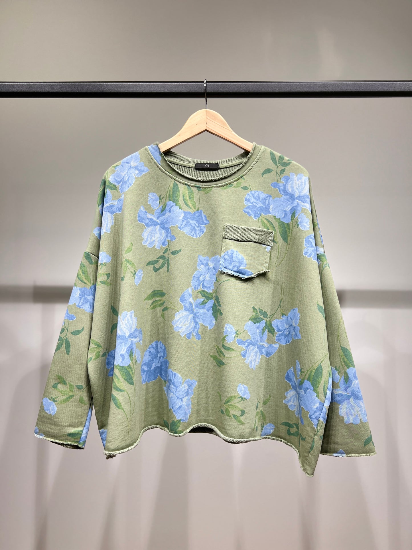 Pull Large à Motif Floral Et Poche Poitrine 70% Coton