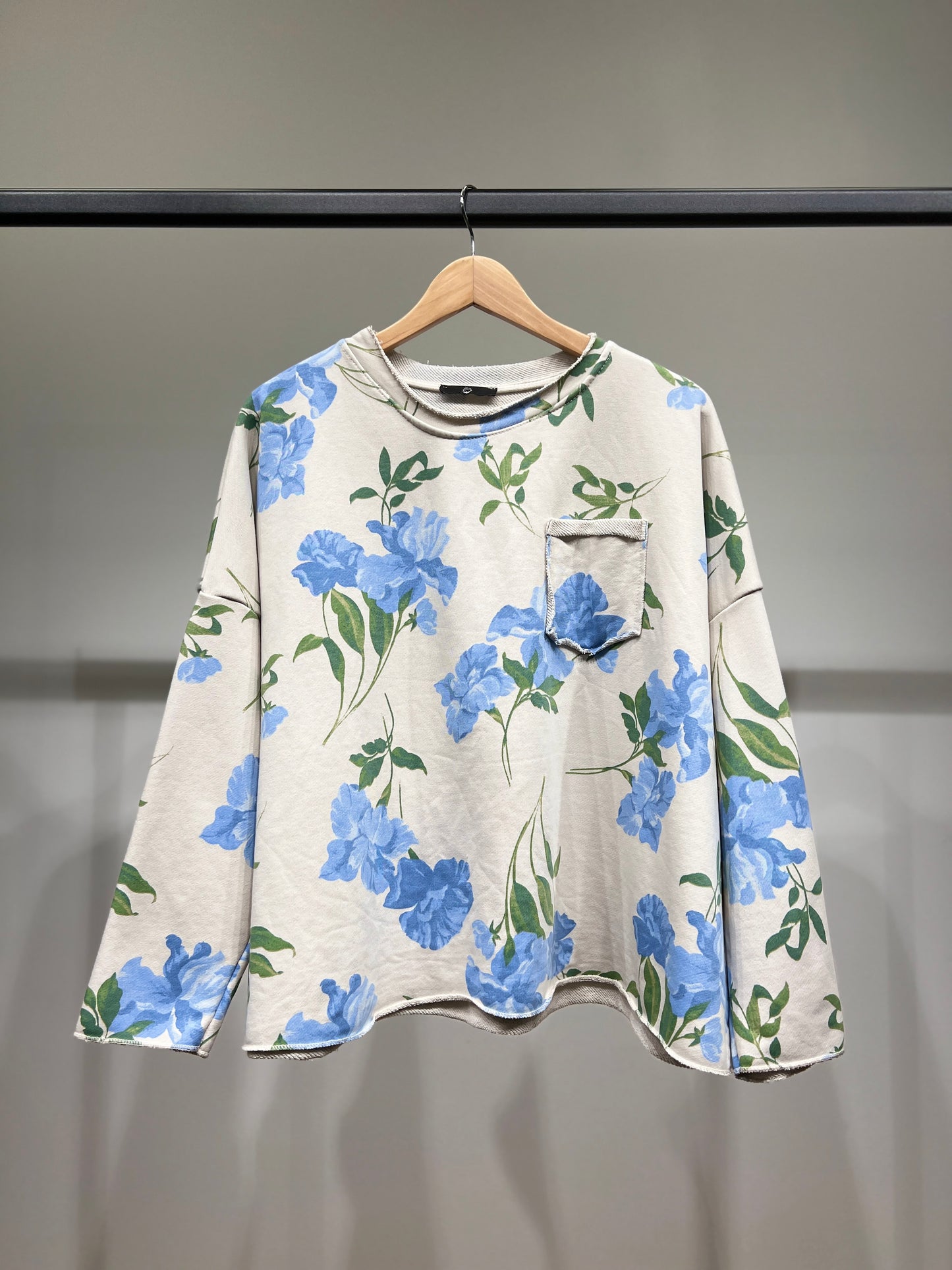 Pull Large à Motif Floral Et Poche Poitrine 70% Coton