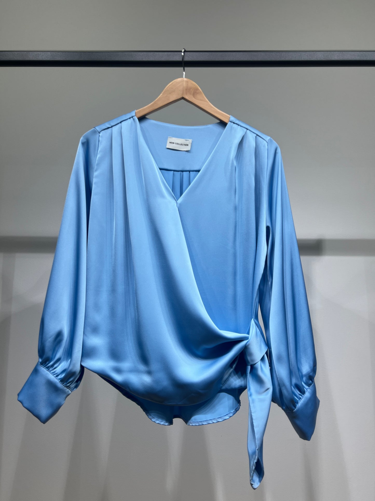 Blouse Cache-Cœur Fluide Satiné Asymétrique Boutonné