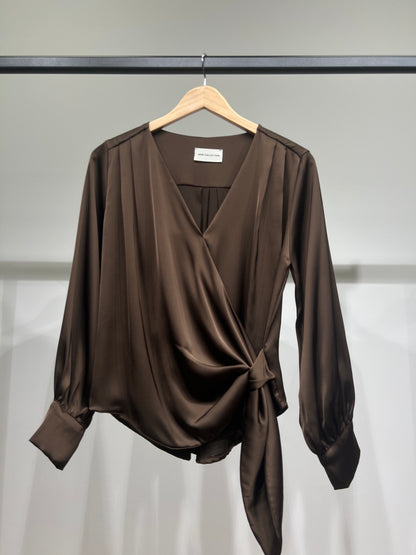 Blouse Cache-Cœur Fluide Satiné Asymétrique Boutonné
