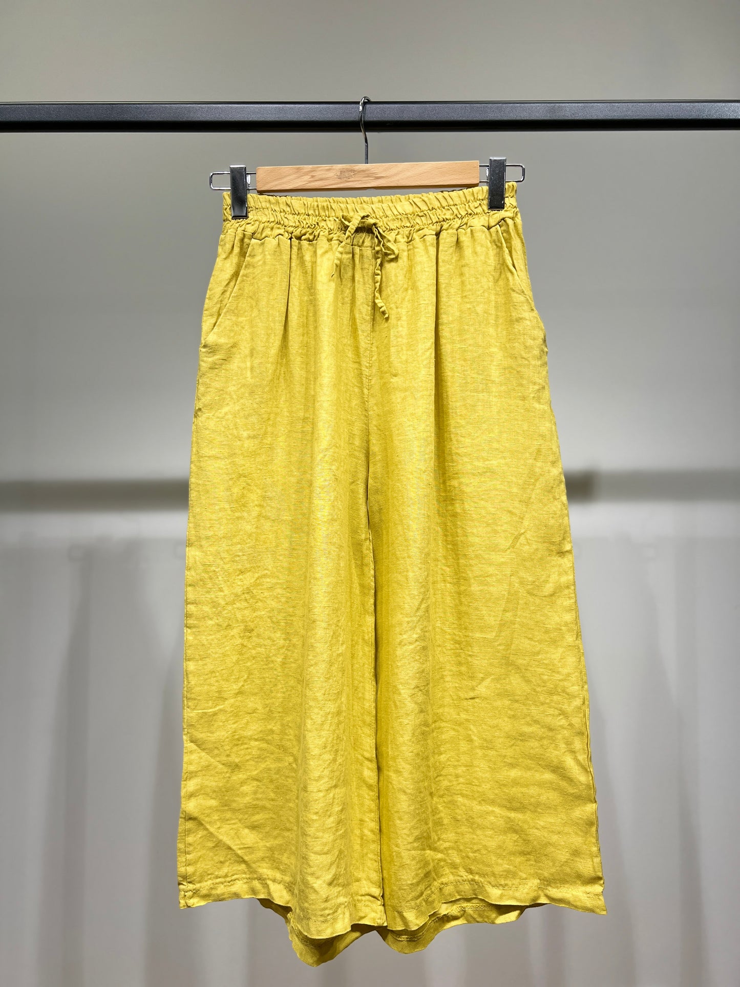 Lightweight 100% Linen Drawstring Capri Pants