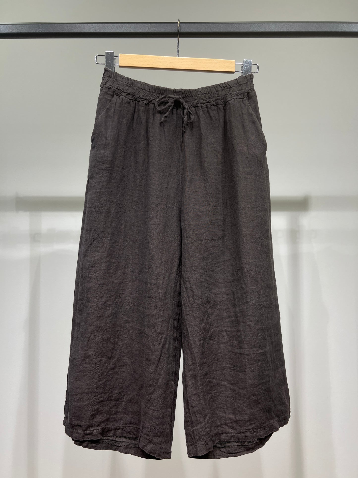 Lightweight 100% Linen Drawstring Capri Pants