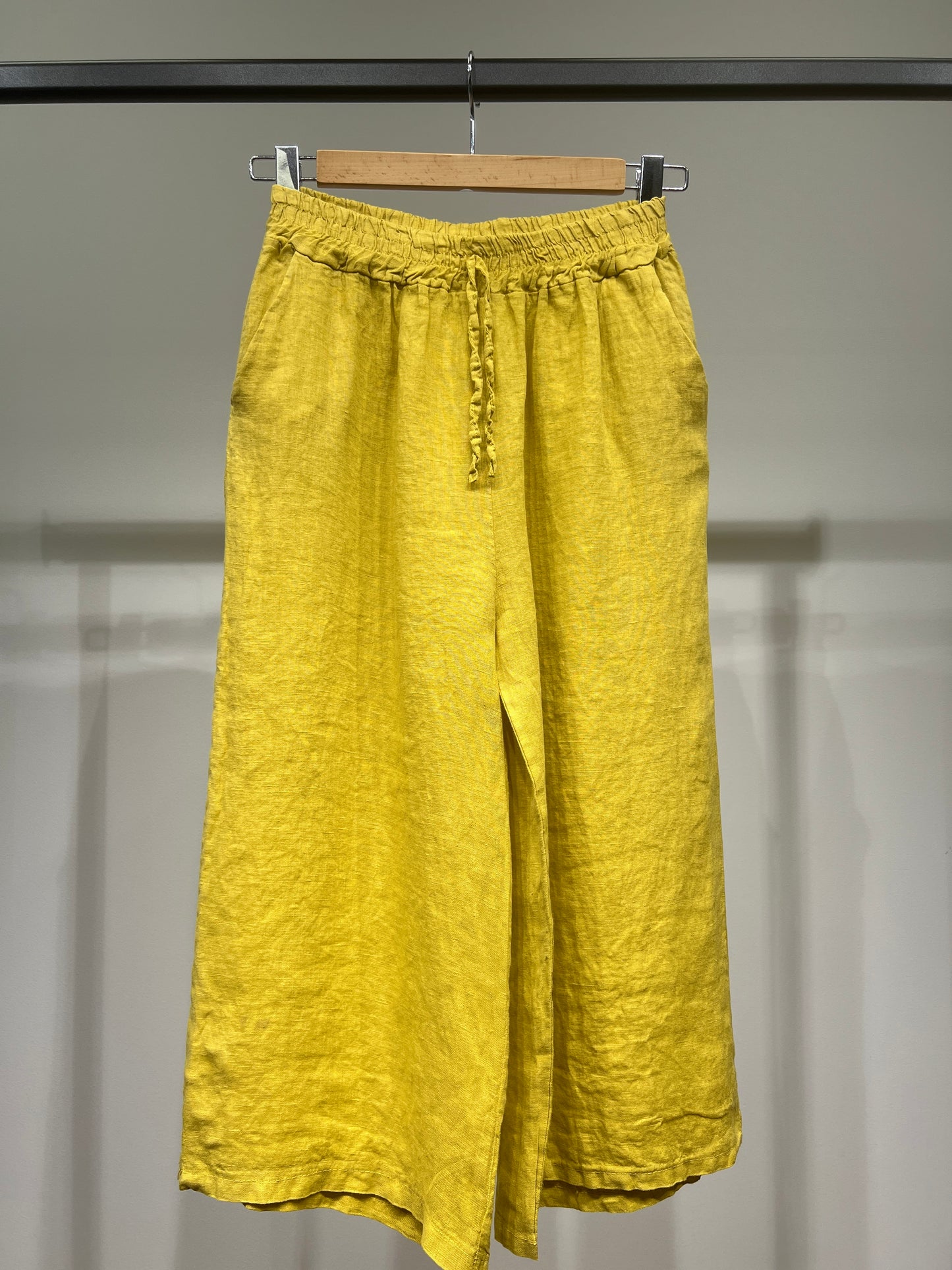 Lightweight 100% Linen Drawstring Capri Pants