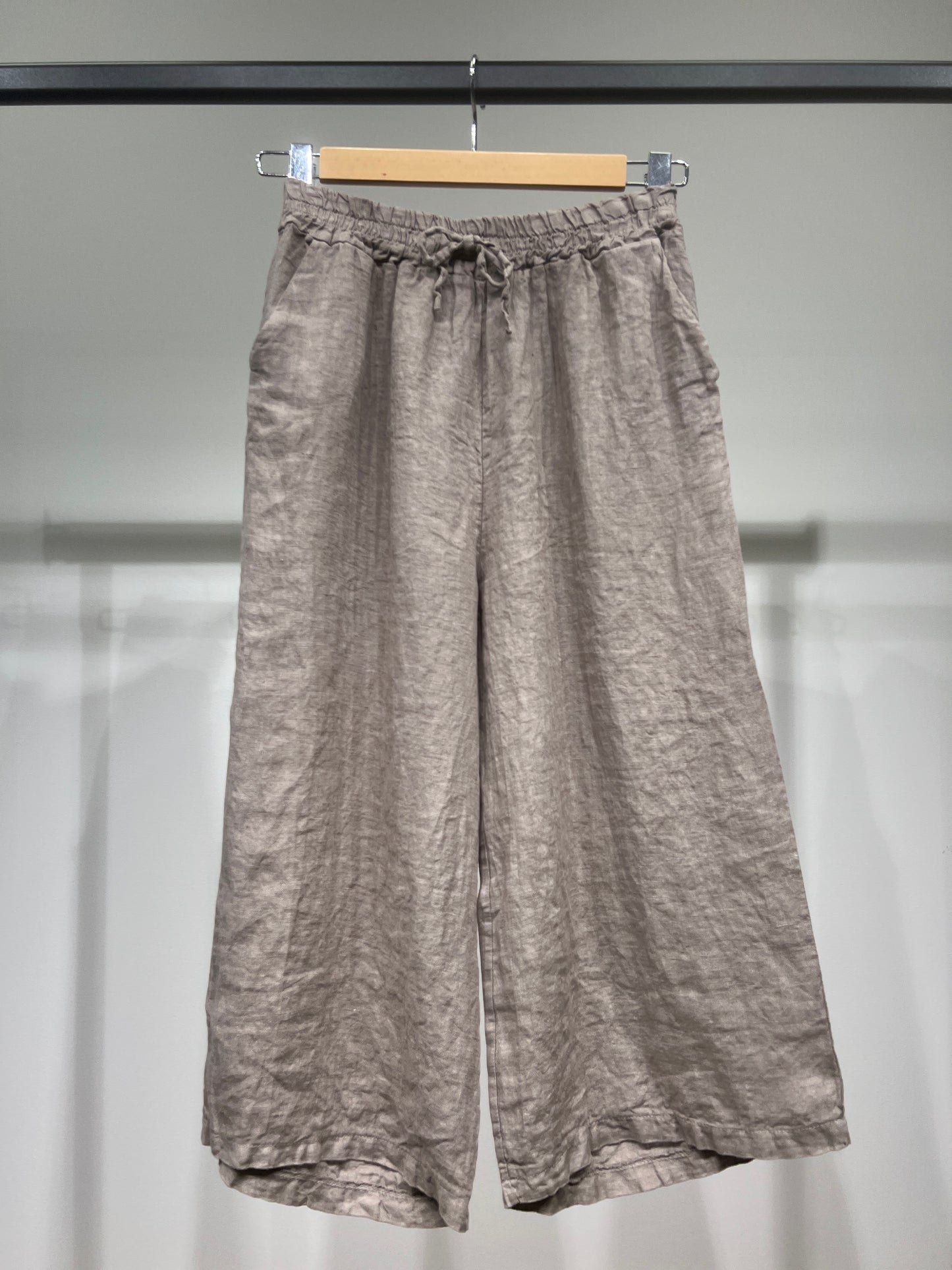 Lightweight 100% Linen Drawstring Capri Pants