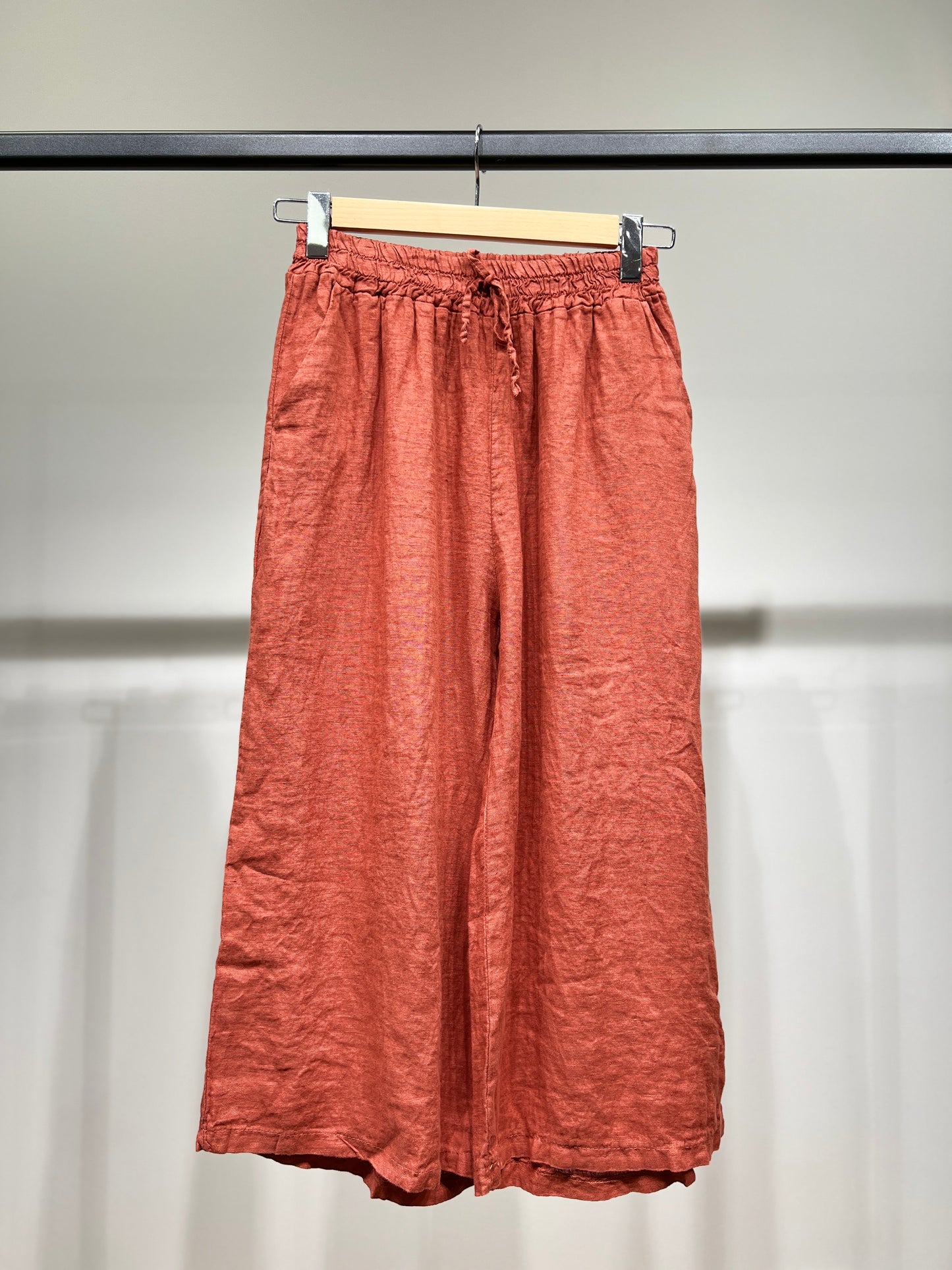 Lightweight 100% Linen Drawstring Capri Pants