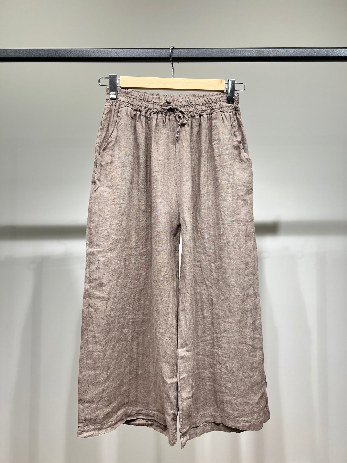 Lightweight 100% Linen Drawstring Capri Pants