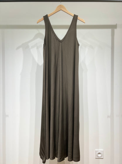 Simple Maxi Dress with Wide Straps and V-Neck