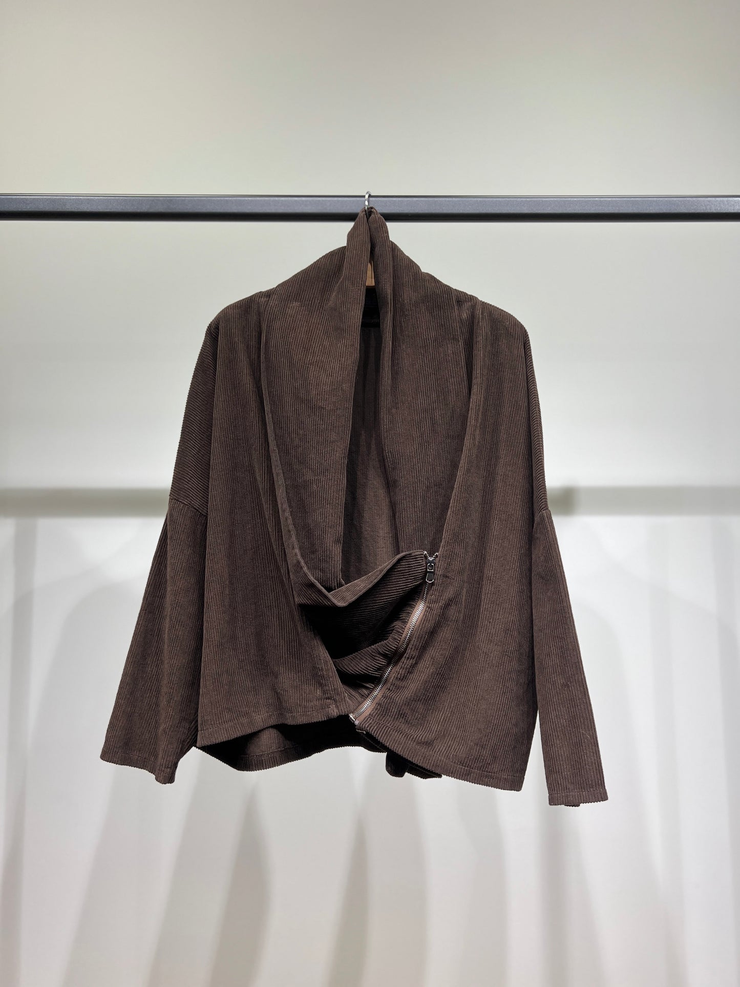 Sweat Velours Côtelé Col Bénitier Asymétrique Zip 100% Coton