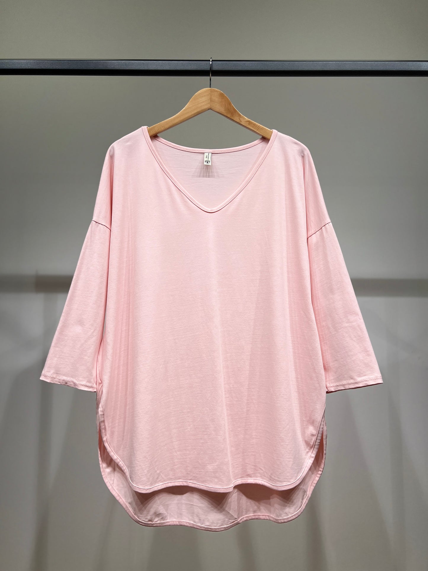 T-Shirt Large Col V Manche 3/4 Pans Arrondis 95% Coton