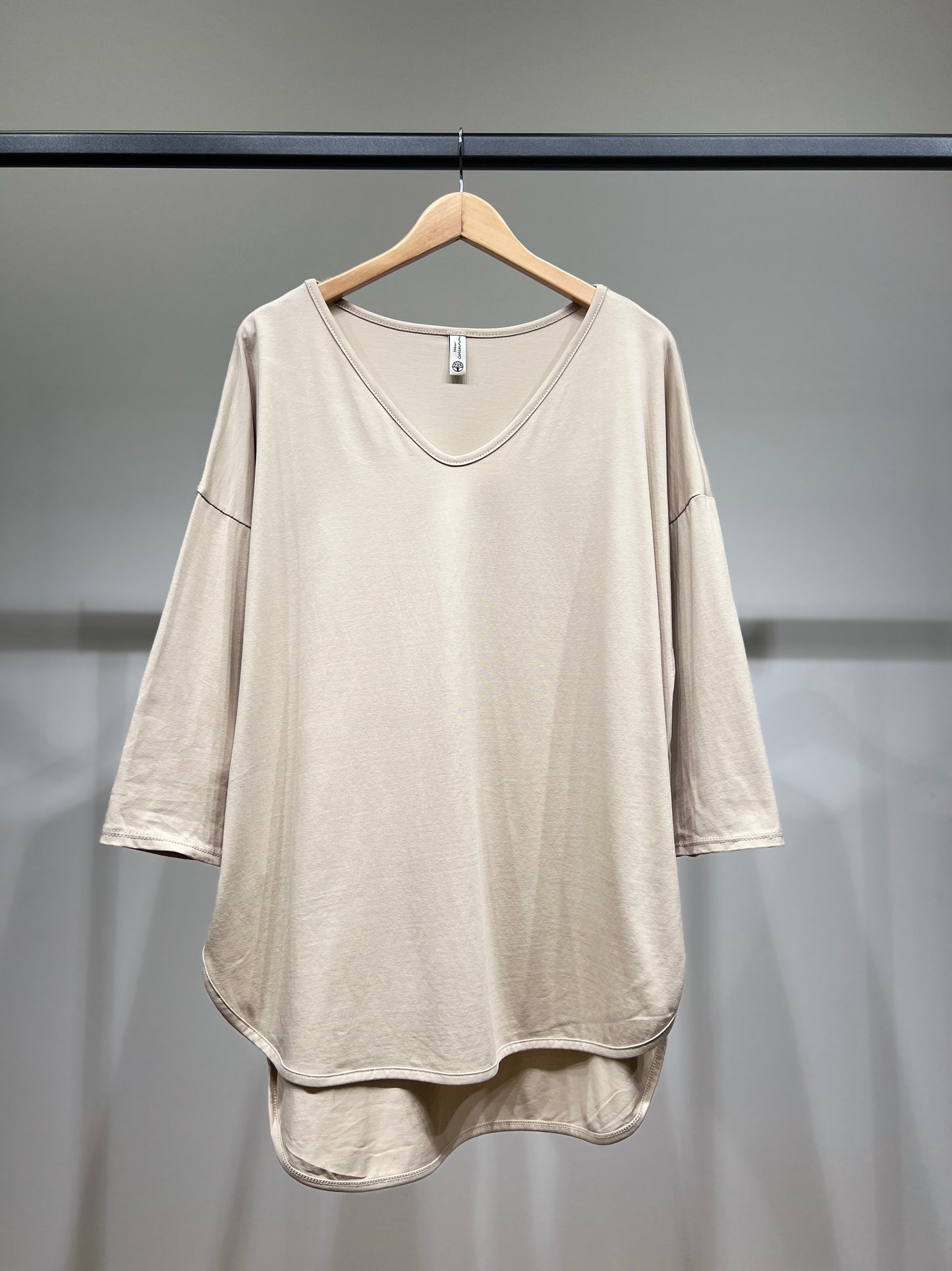 T-Shirt Large Col V Manche 3/4 Pans Arrondis 95% Coton