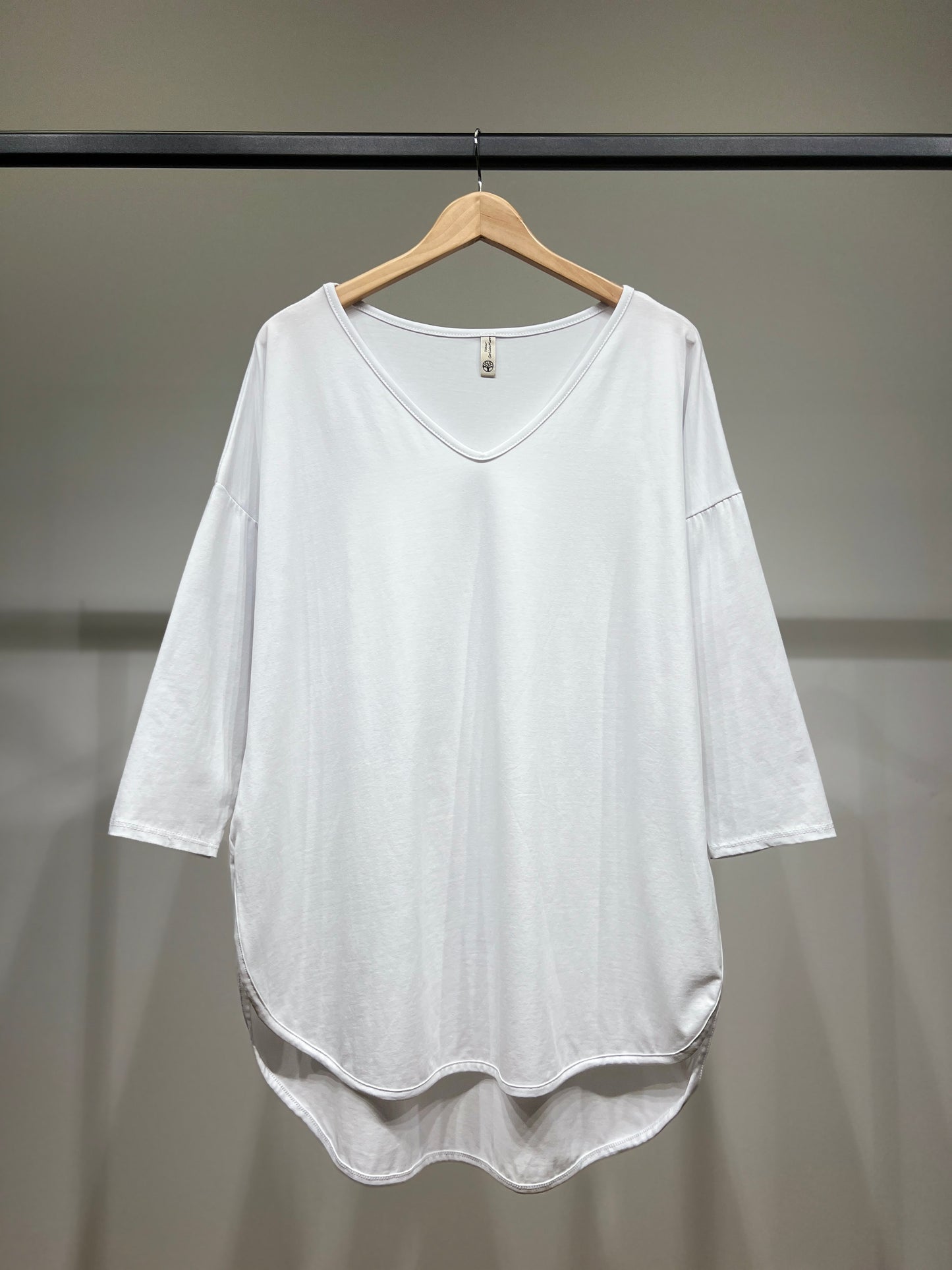 T-Shirt Large Col V Manche 3/4 Pans Arrondis 95% Coton