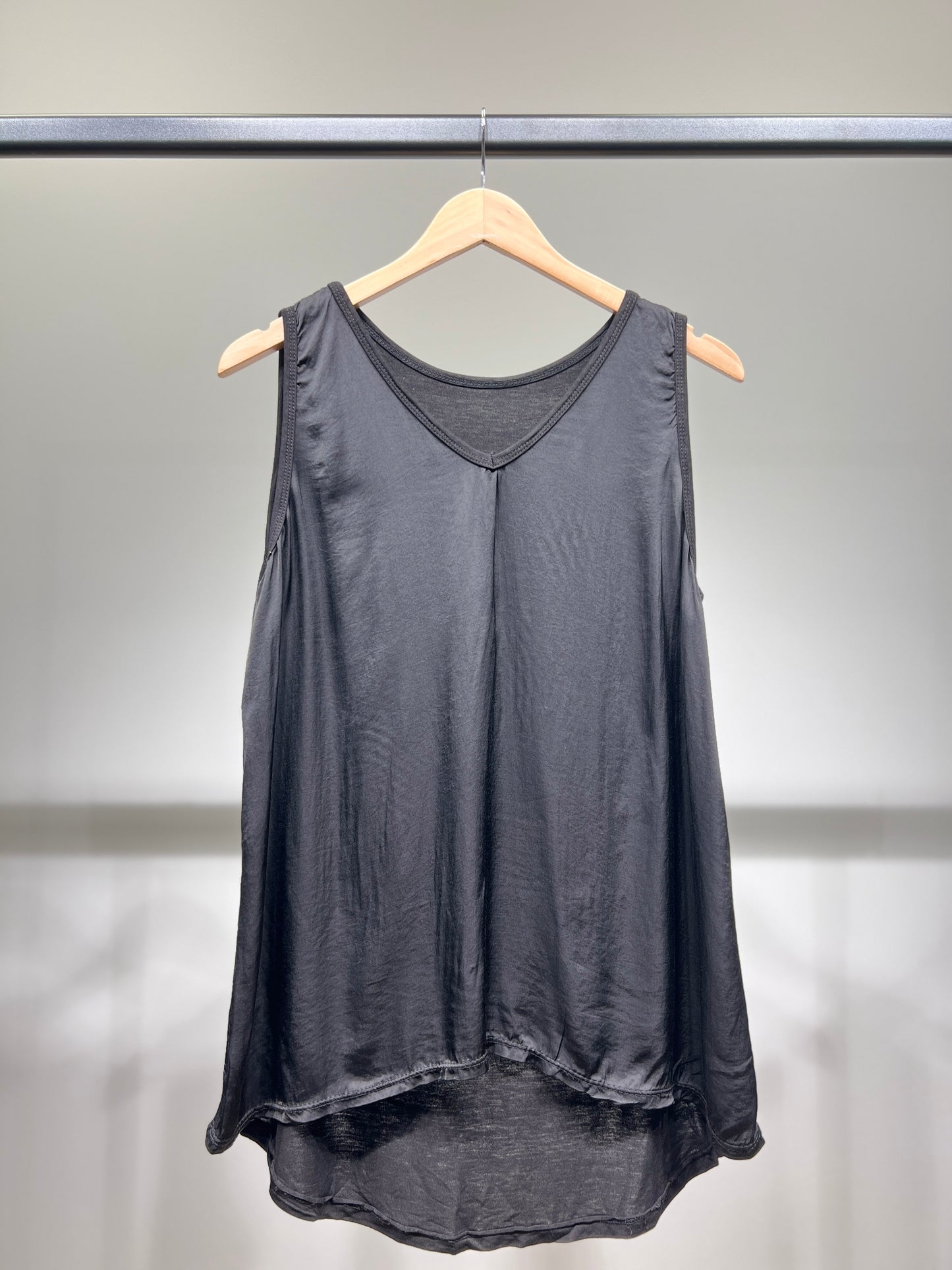 Débardeur Évasé Col V Satiné 100% Viscose