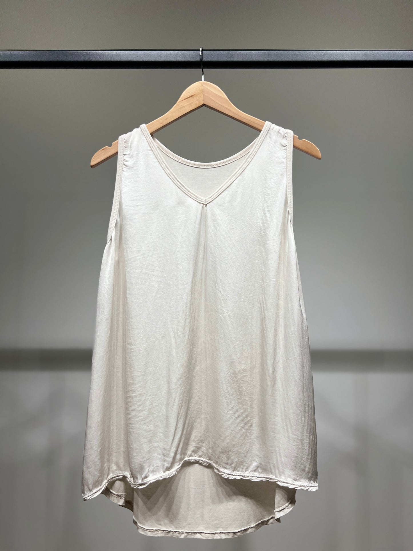 Débardeur Évasé Col V Satiné 100% Viscose